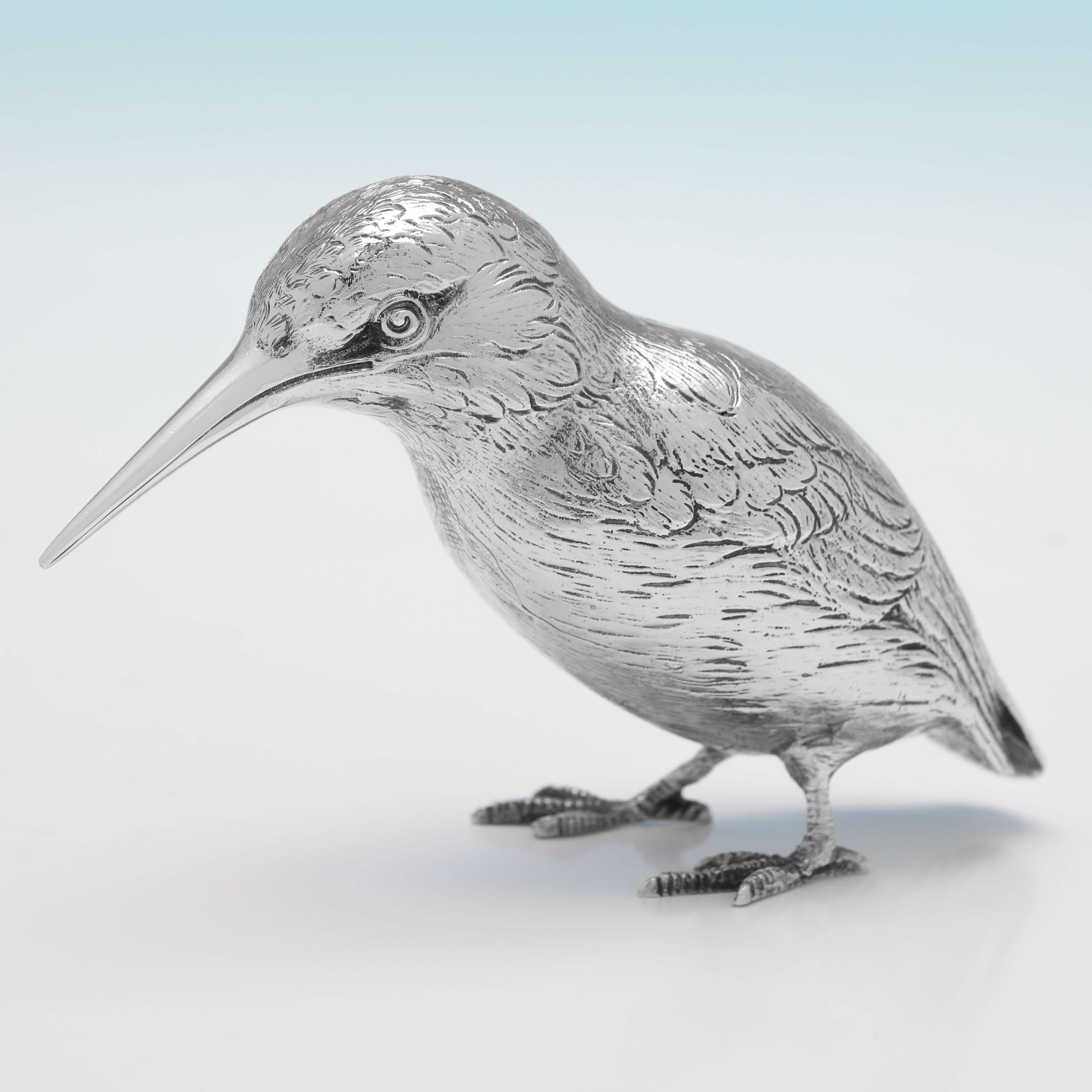 Hallmarked in London in 1972 by Edward Barnard & Sons, this charming pair of Sterling Silver Models of Kingfishers, are realistically cast. 

Each kingfisher measures 3.5
