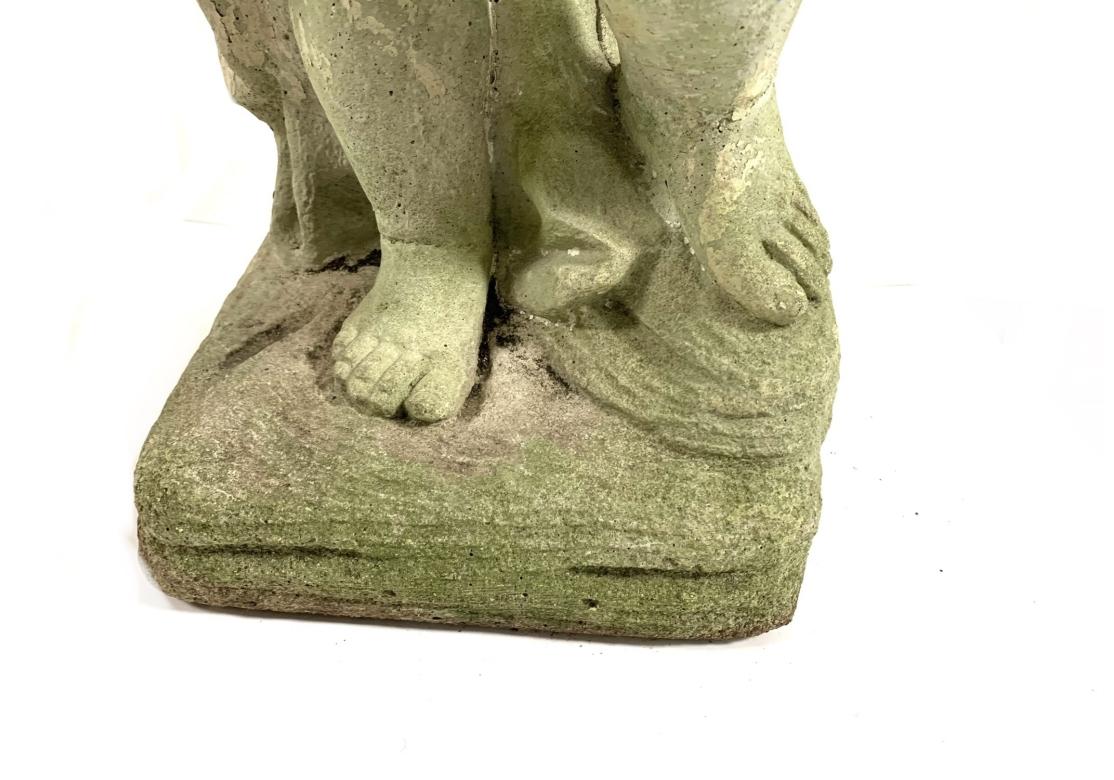 Statua da giardino di cherubino o putto in pietra fusa in vendita 3