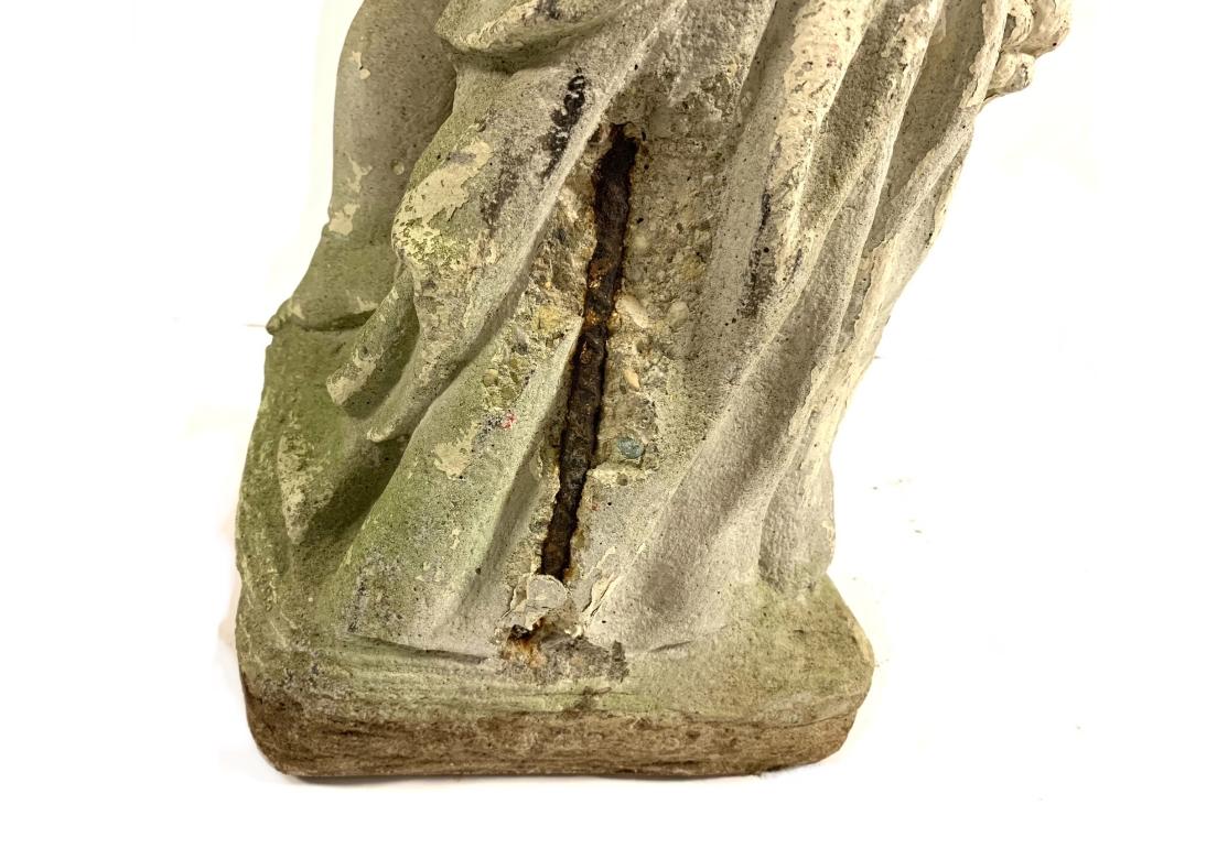 Statua da giardino di cherubino o putto in pietra fusa in vendita 10