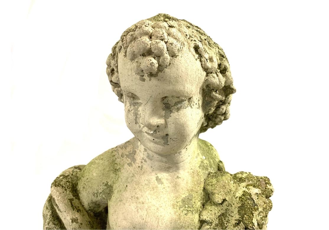 XX secolo Statua da giardino di cherubino o putto in pietra fusa in vendita