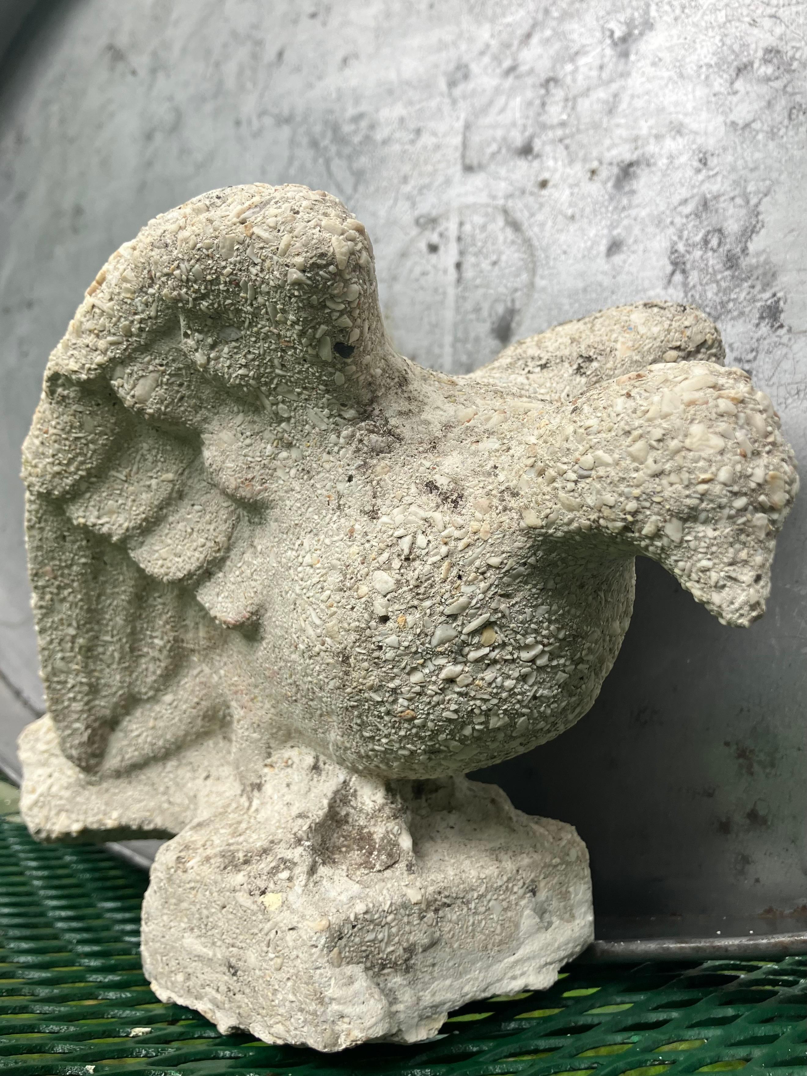 Cast Stone Dove Bird In condizioni buone in vendita a New York, NY