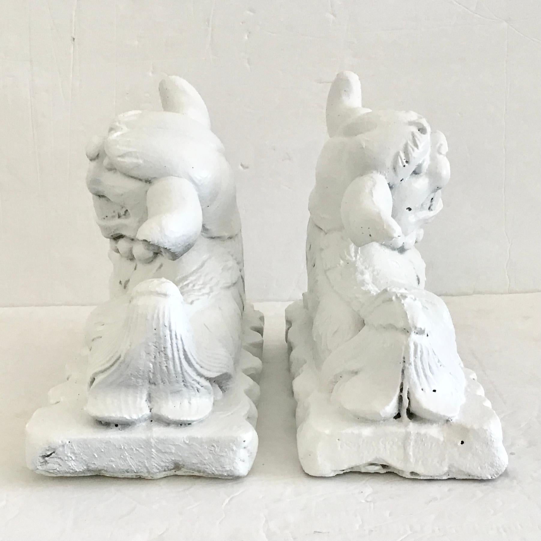 Cast Stone Foo Dogs Inn White Finish, a Pair In Good Condition For Sale In Los Angeles, CA