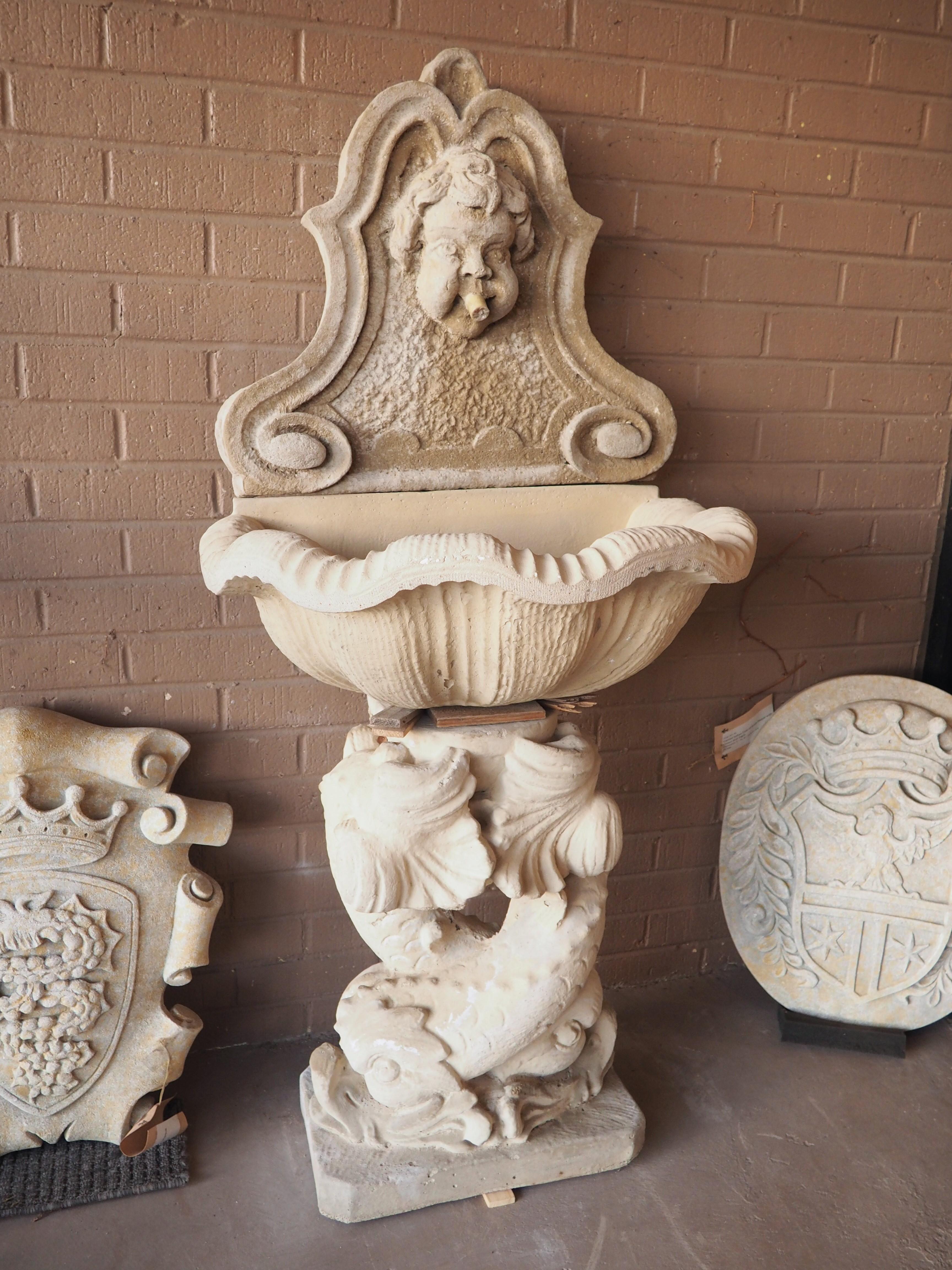 Französischer Wandbrunnen aus Steinguss mit Putten und Delphinen 6