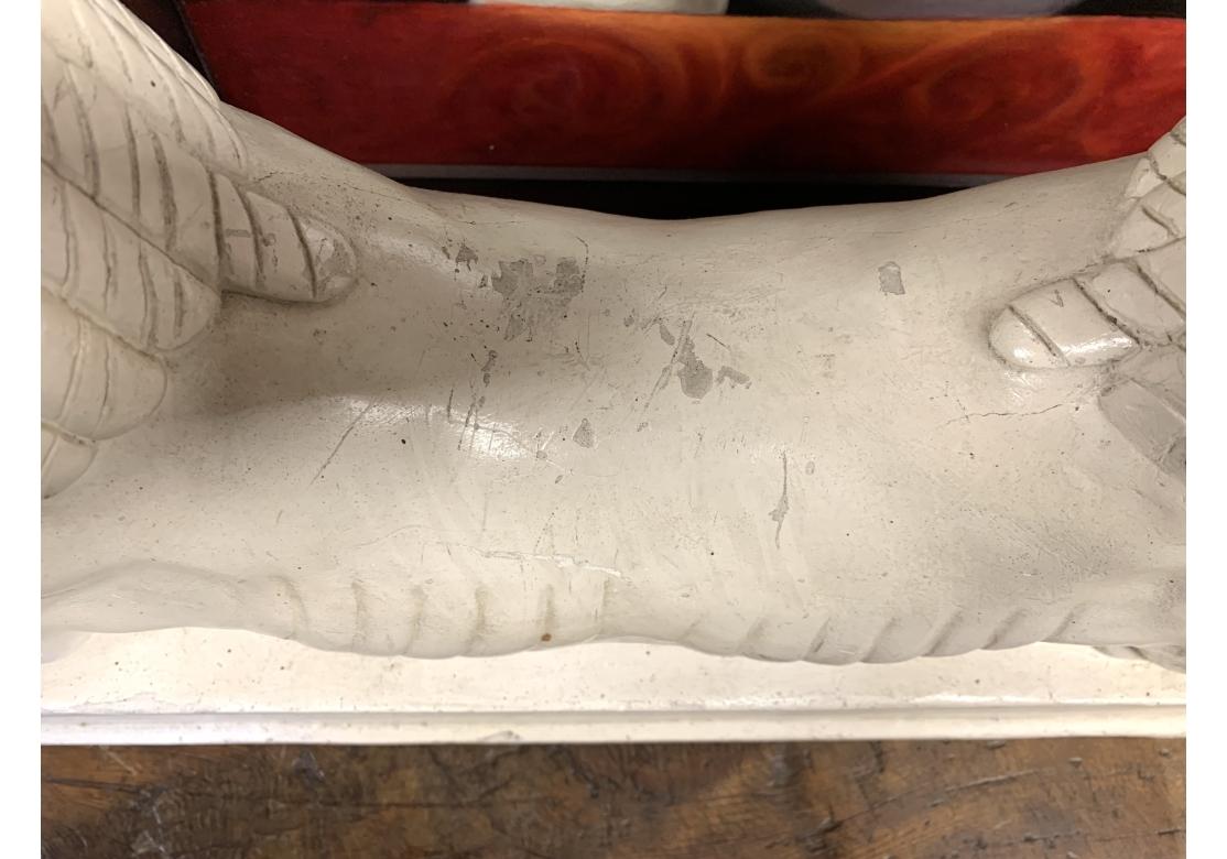Statua doppia di sfinge in gesso dipinto di ispirazione greca in vendita 4