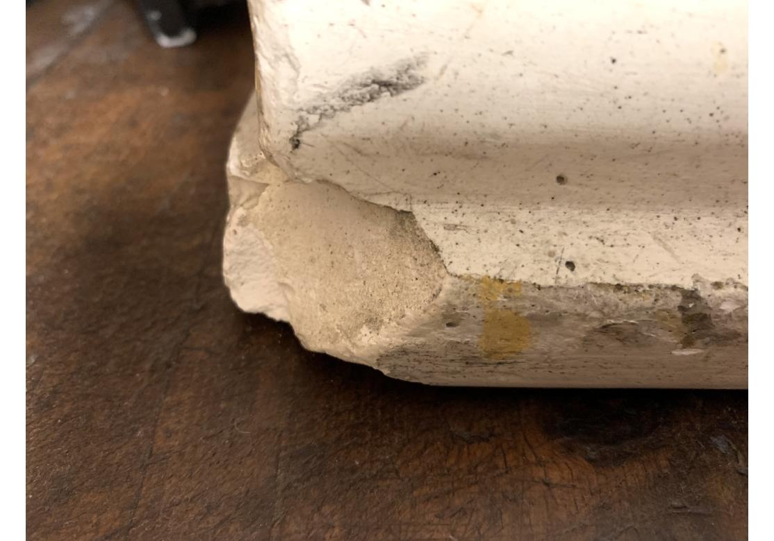 Statua doppia di sfinge in gesso dipinto di ispirazione greca in vendita 6