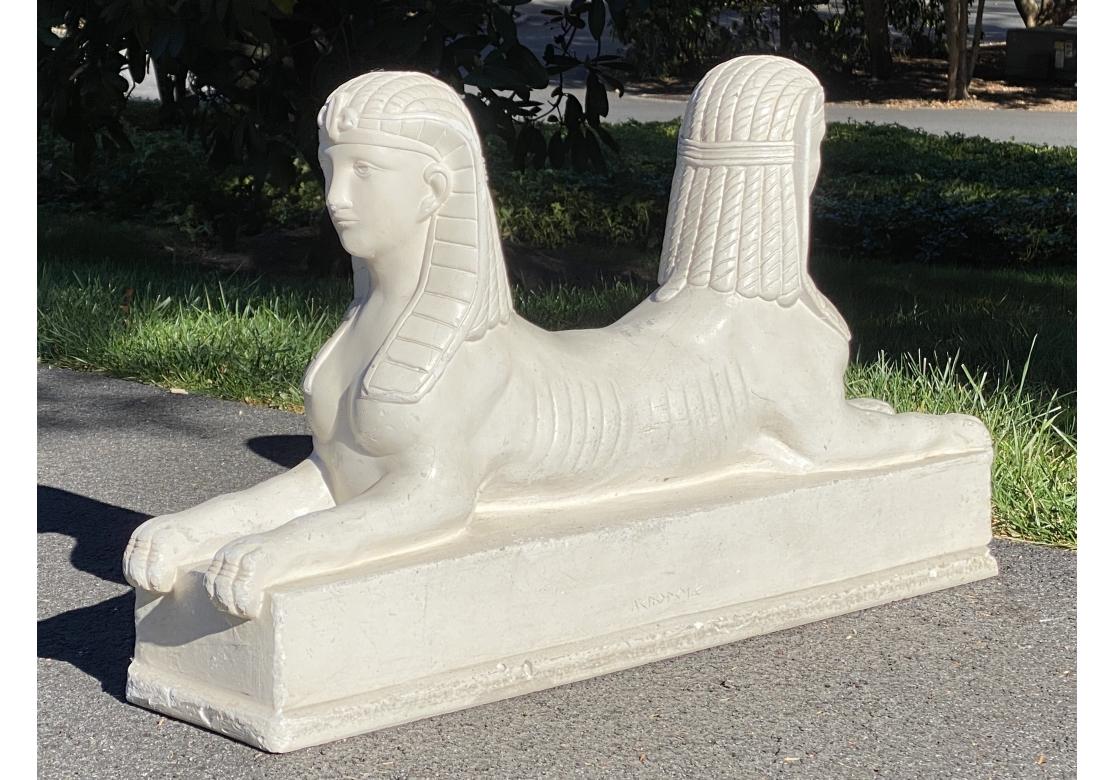 Statua doppia di sfinge in gesso dipinto di ispirazione greca in vendita 1