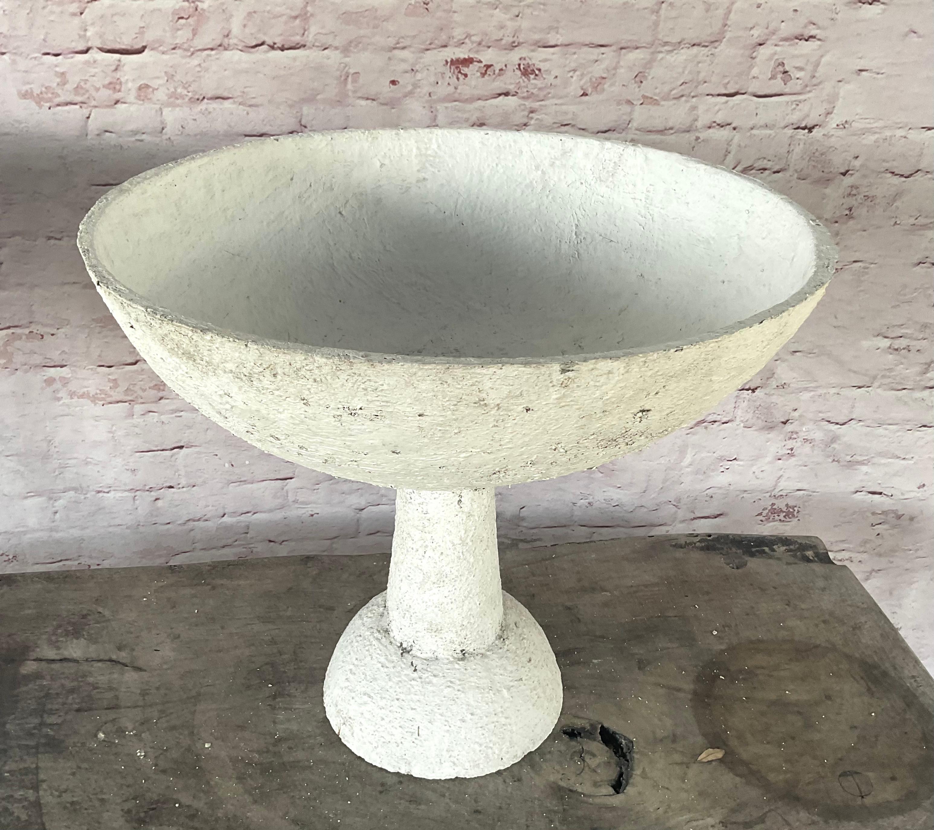 Pareja de maceteros de cerámica y piedra fundida al estilo de Willy Guhl en venta 3