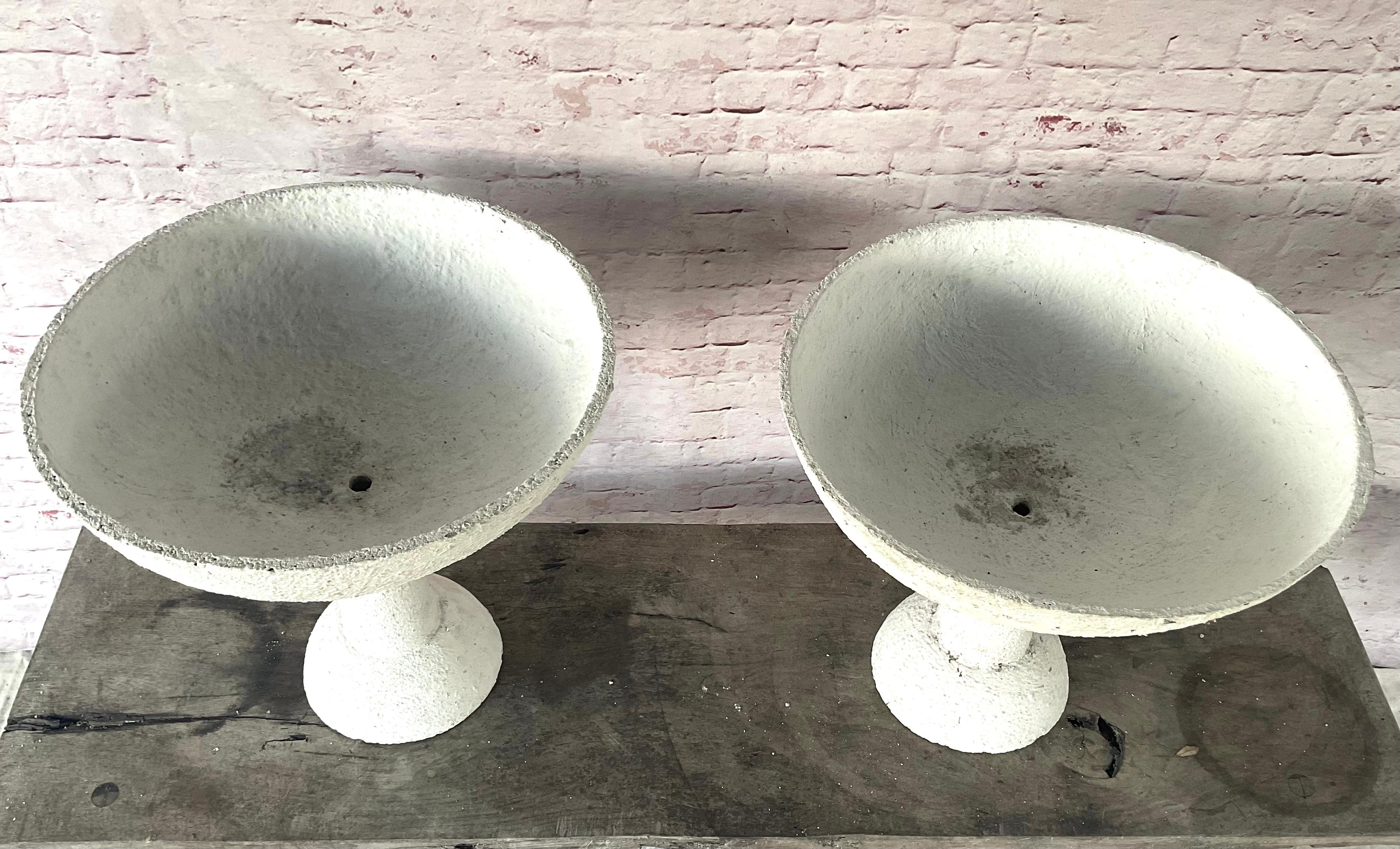 Pareja de maceteros de cerámica y piedra fundida al estilo de Willy Guhl en venta 4