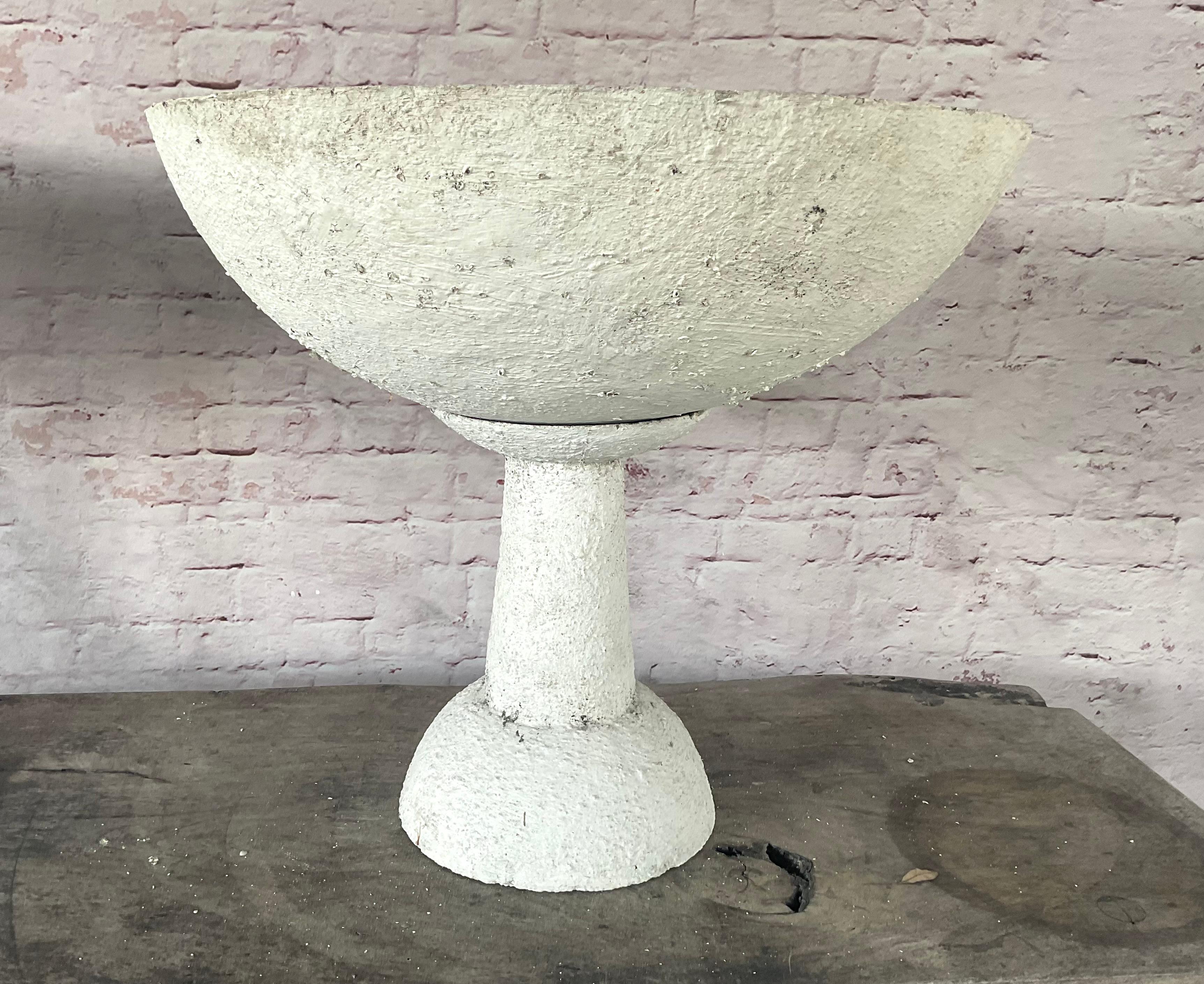 Pareja de maceteros de cerámica y piedra fundida al estilo de Willy Guhl en venta 2
