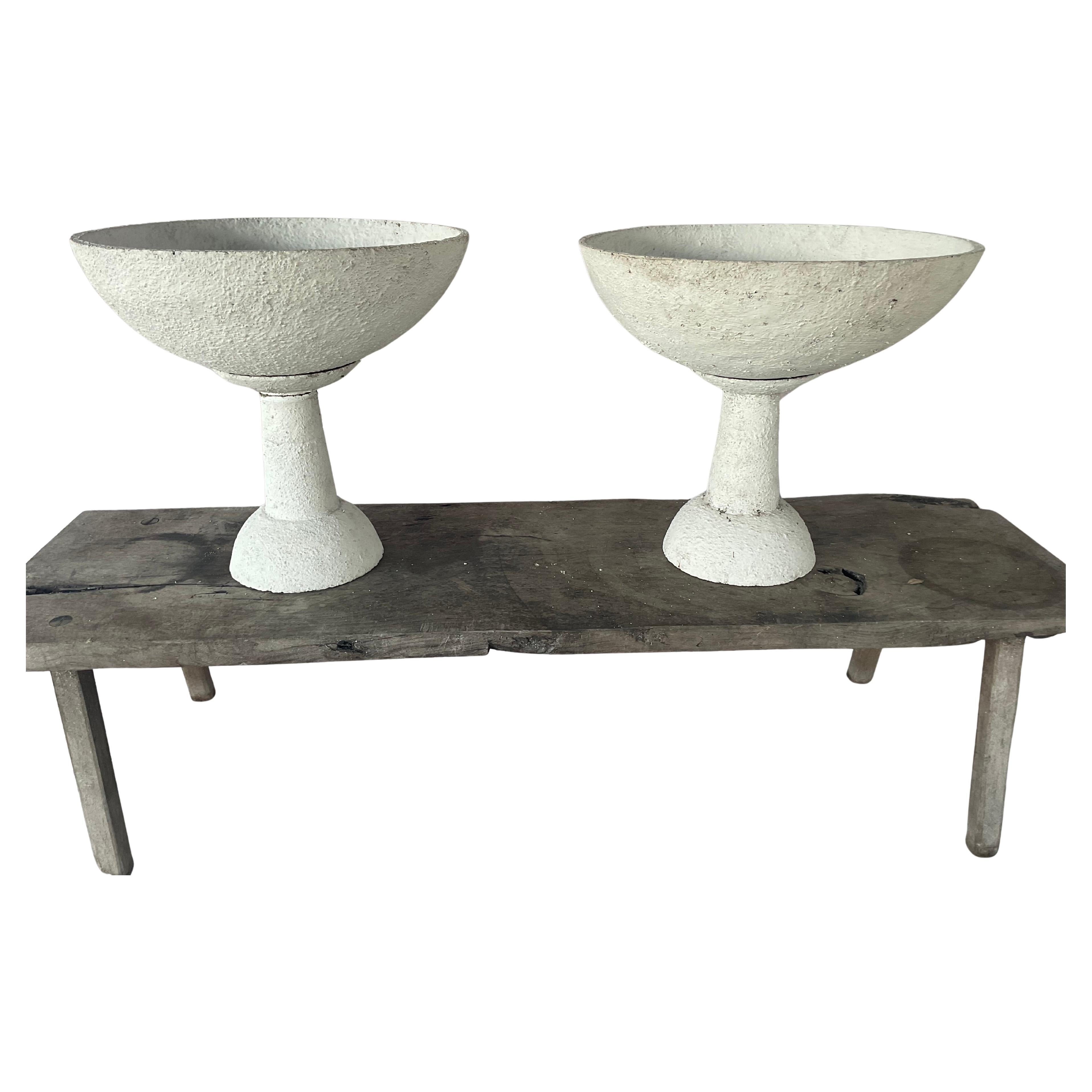 Pareja de maceteros de cerámica y piedra fundida al estilo de Willy Guhl en venta