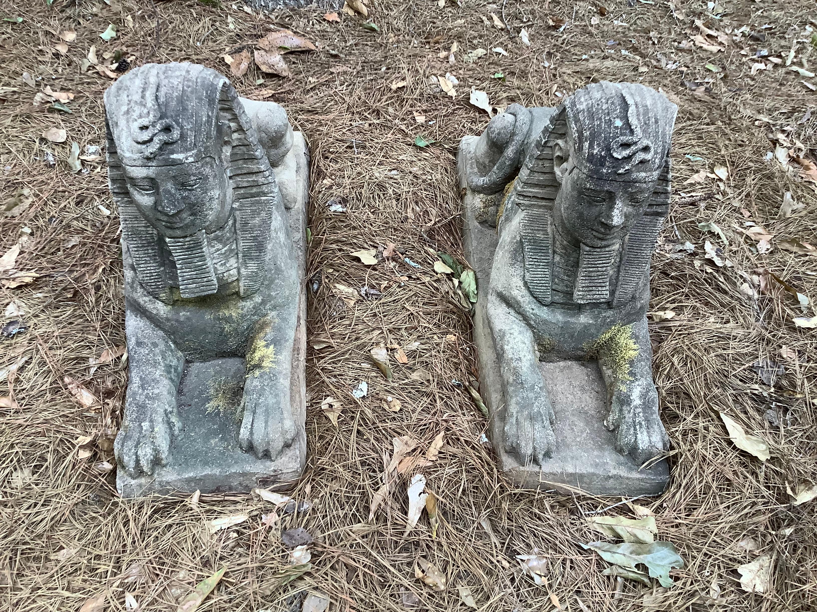 Paire de sphinx en pierre moulée en vente 4