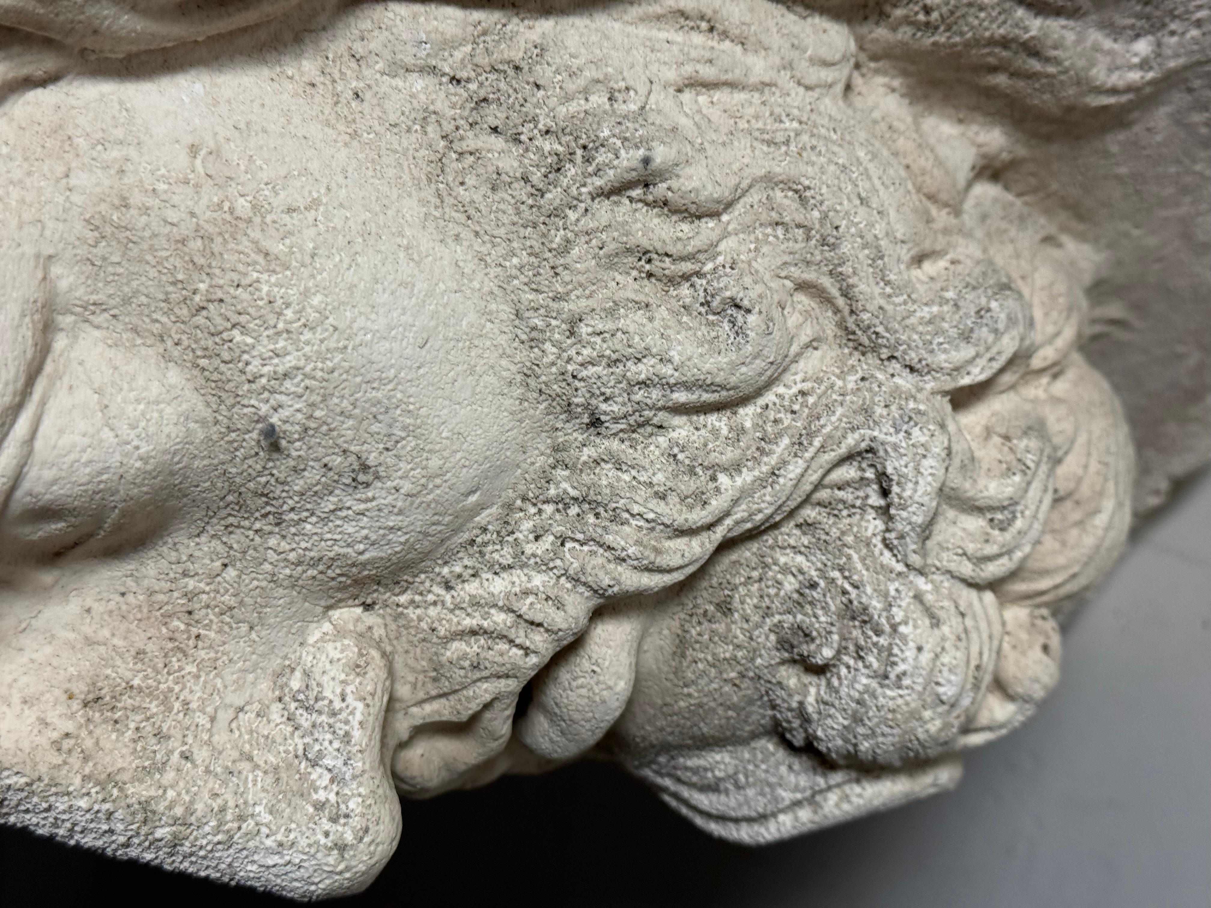 Statua in pietra fusa del dio greco Asclepio in vendita 5