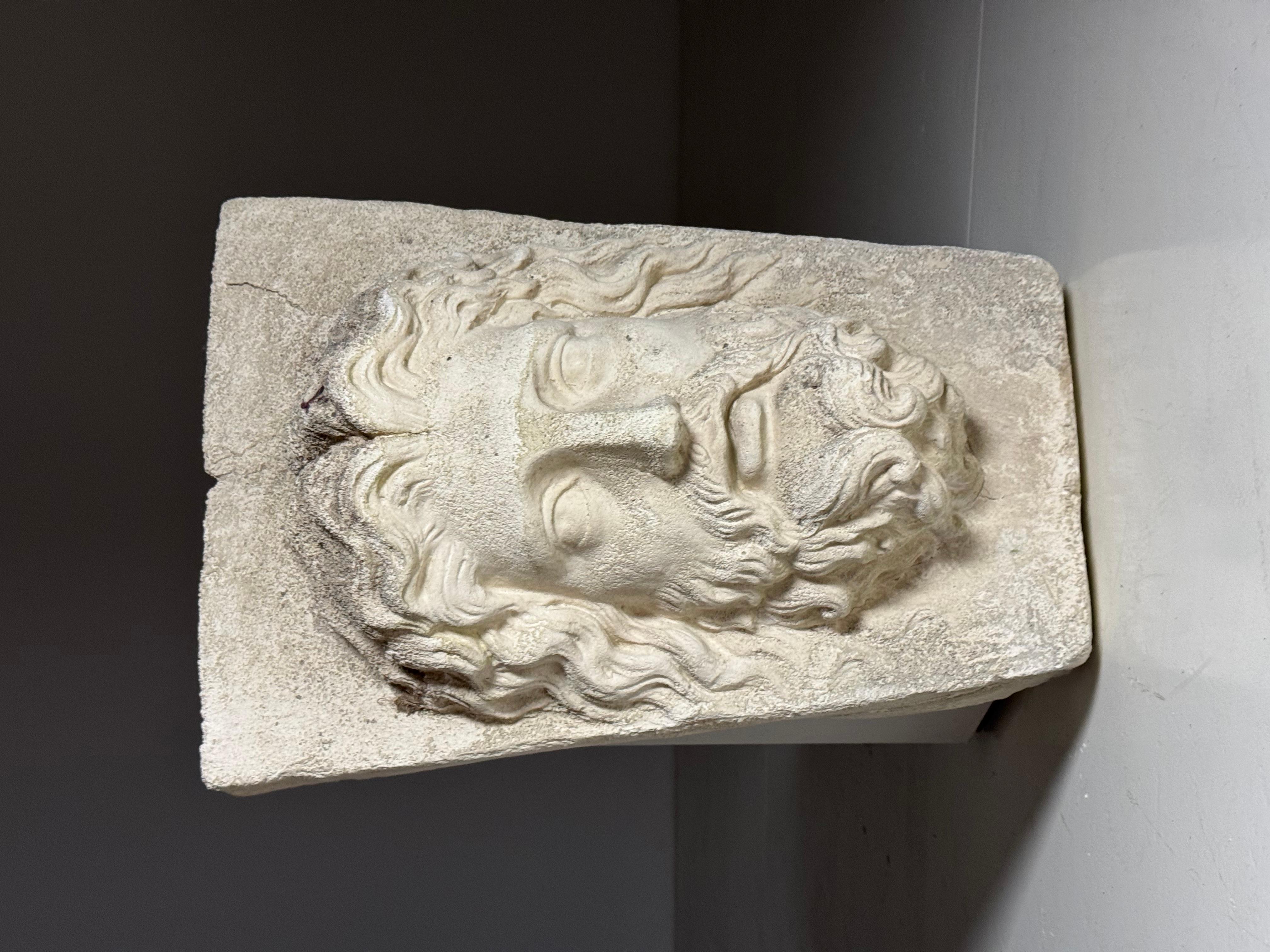 Statua in pietra fusa del dio greco Asclepio in vendita 6