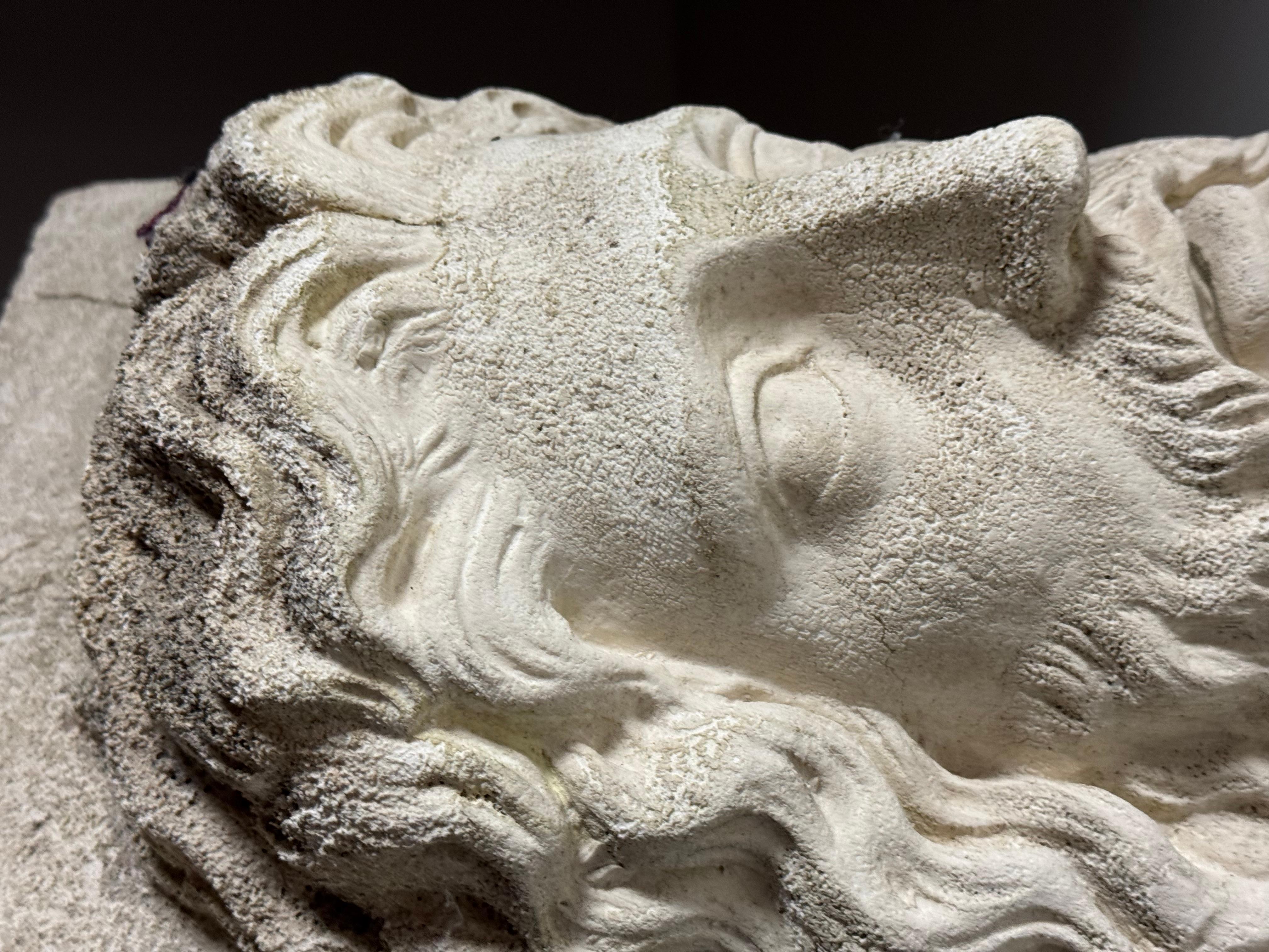 Statua in pietra fusa del dio greco Asclepio in vendita 7