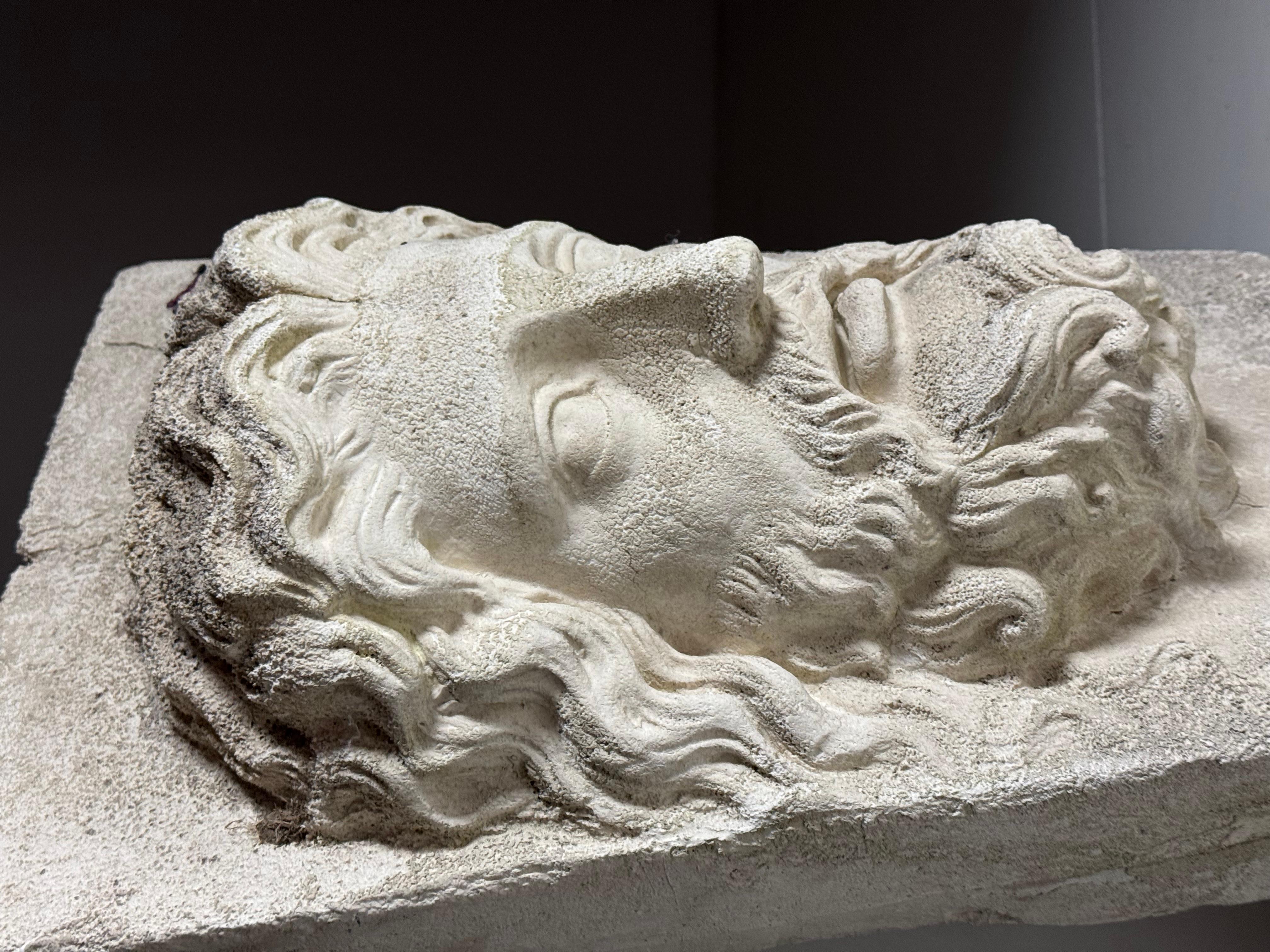 Statua in pietra fusa del dio greco Asclepio in vendita 8