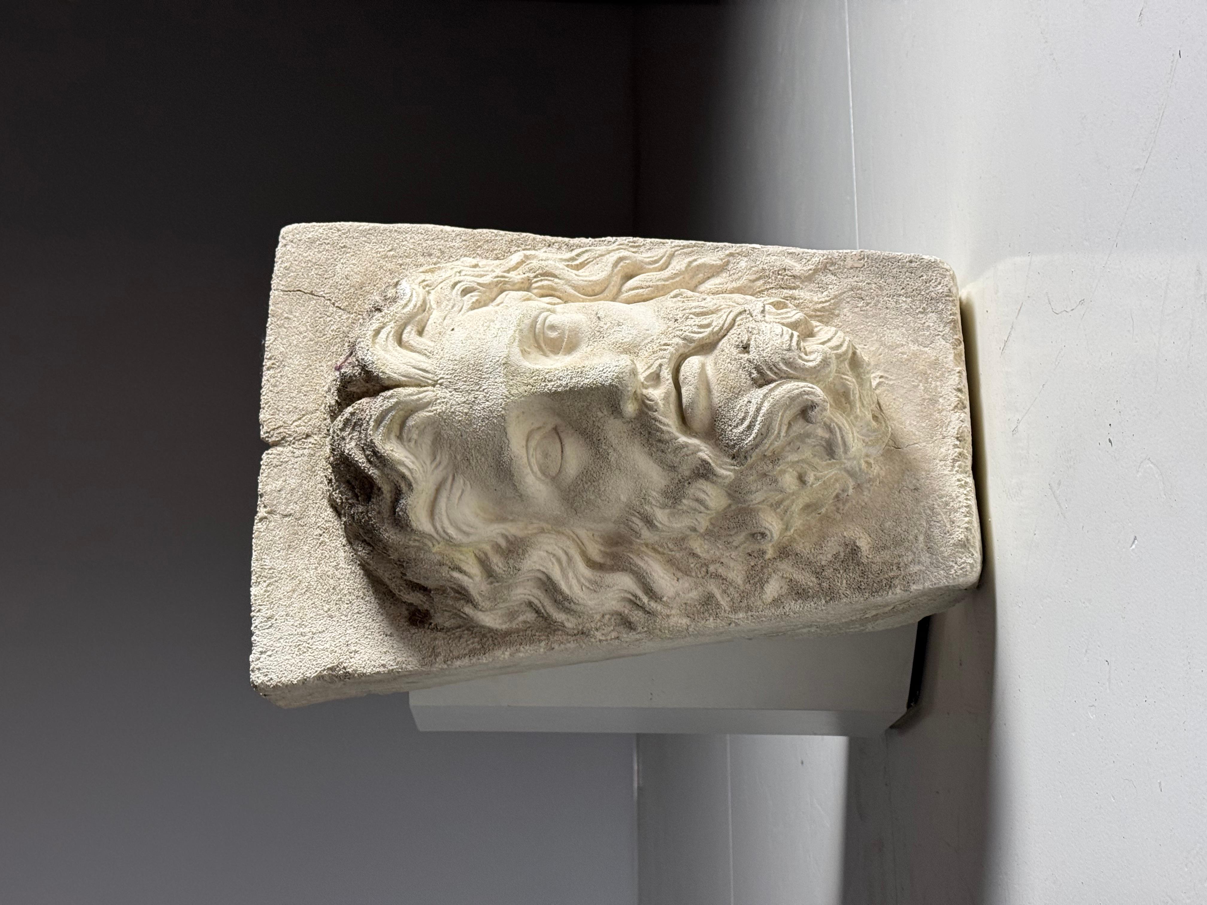 Pietra artificiale Statua in pietra fusa del dio greco Asclepio in vendita