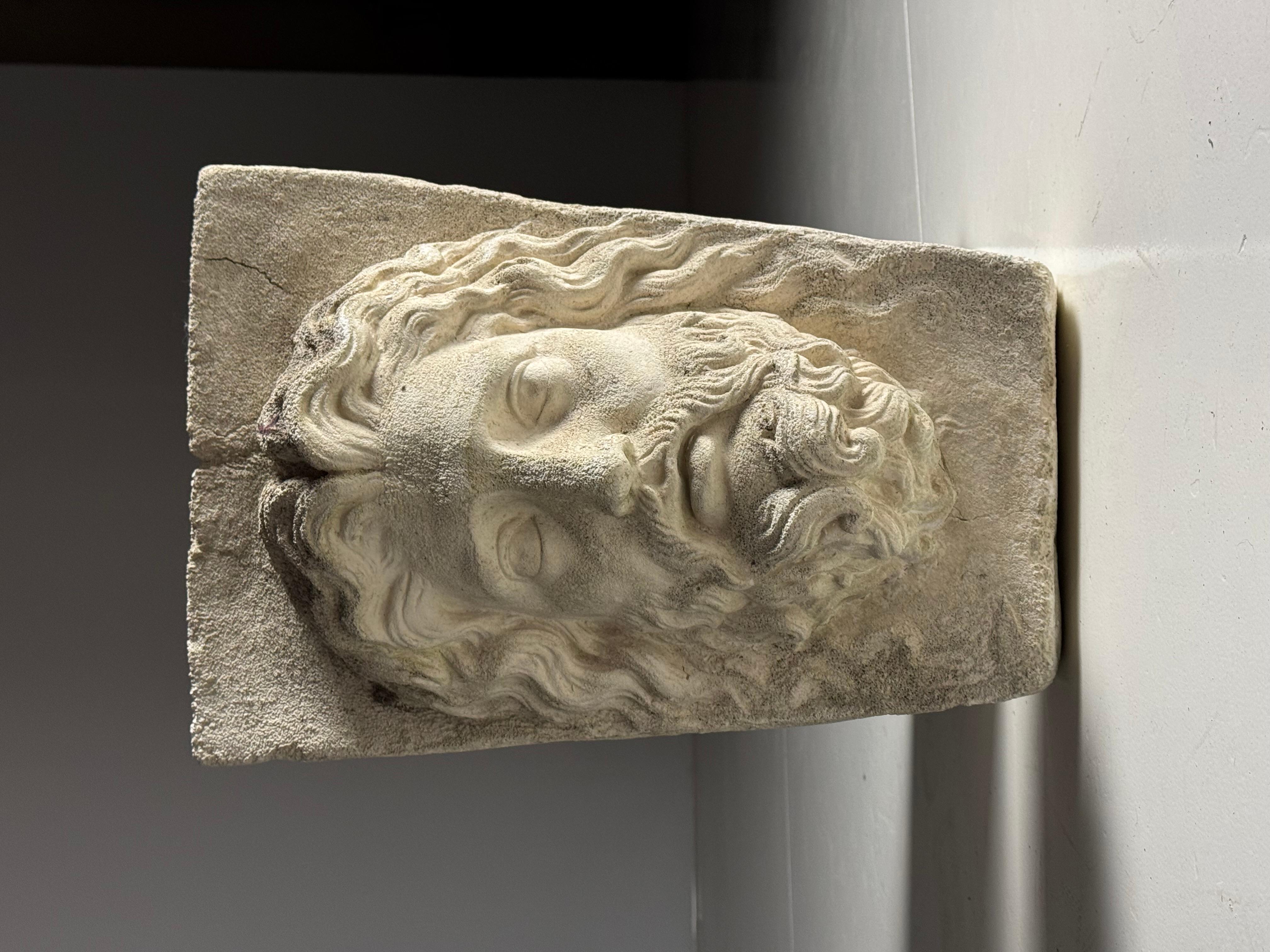 Statua in pietra fusa del dio greco Asclepio in vendita 2