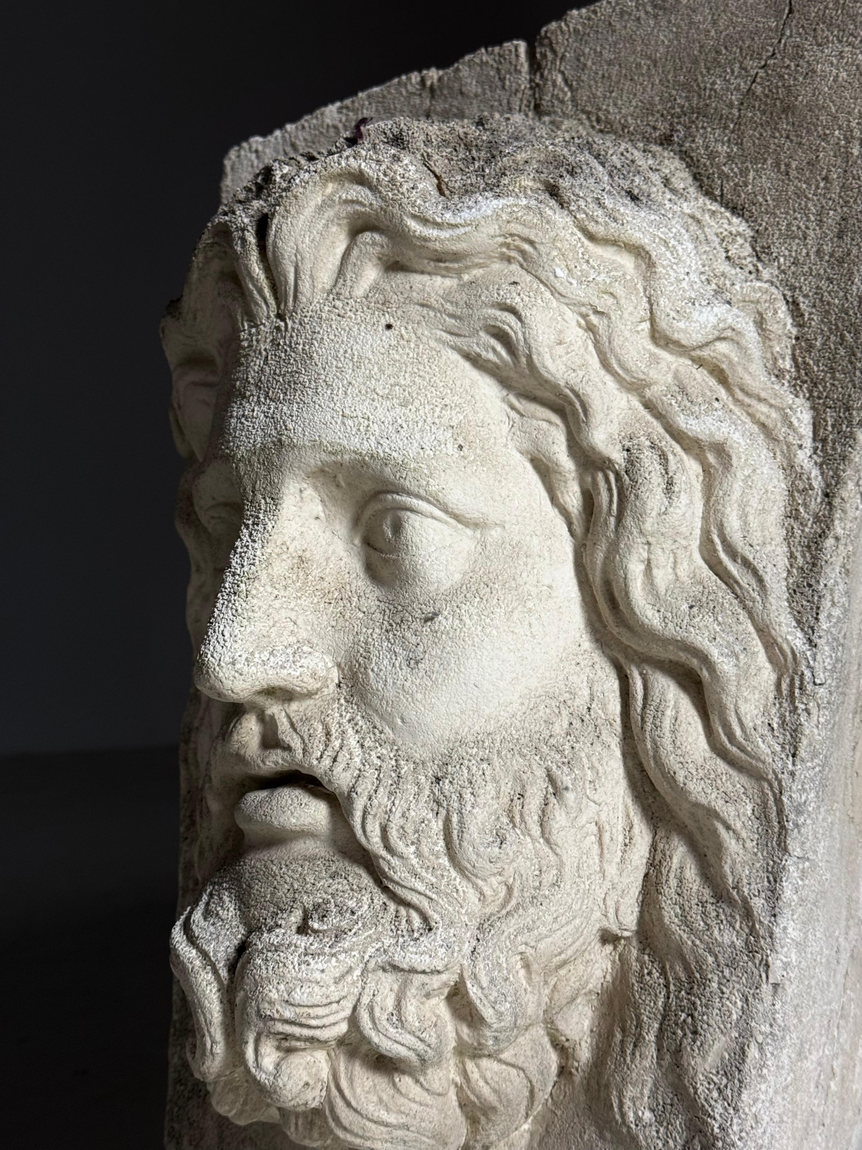 Statua in pietra fusa del dio greco Asclepio in vendita 3