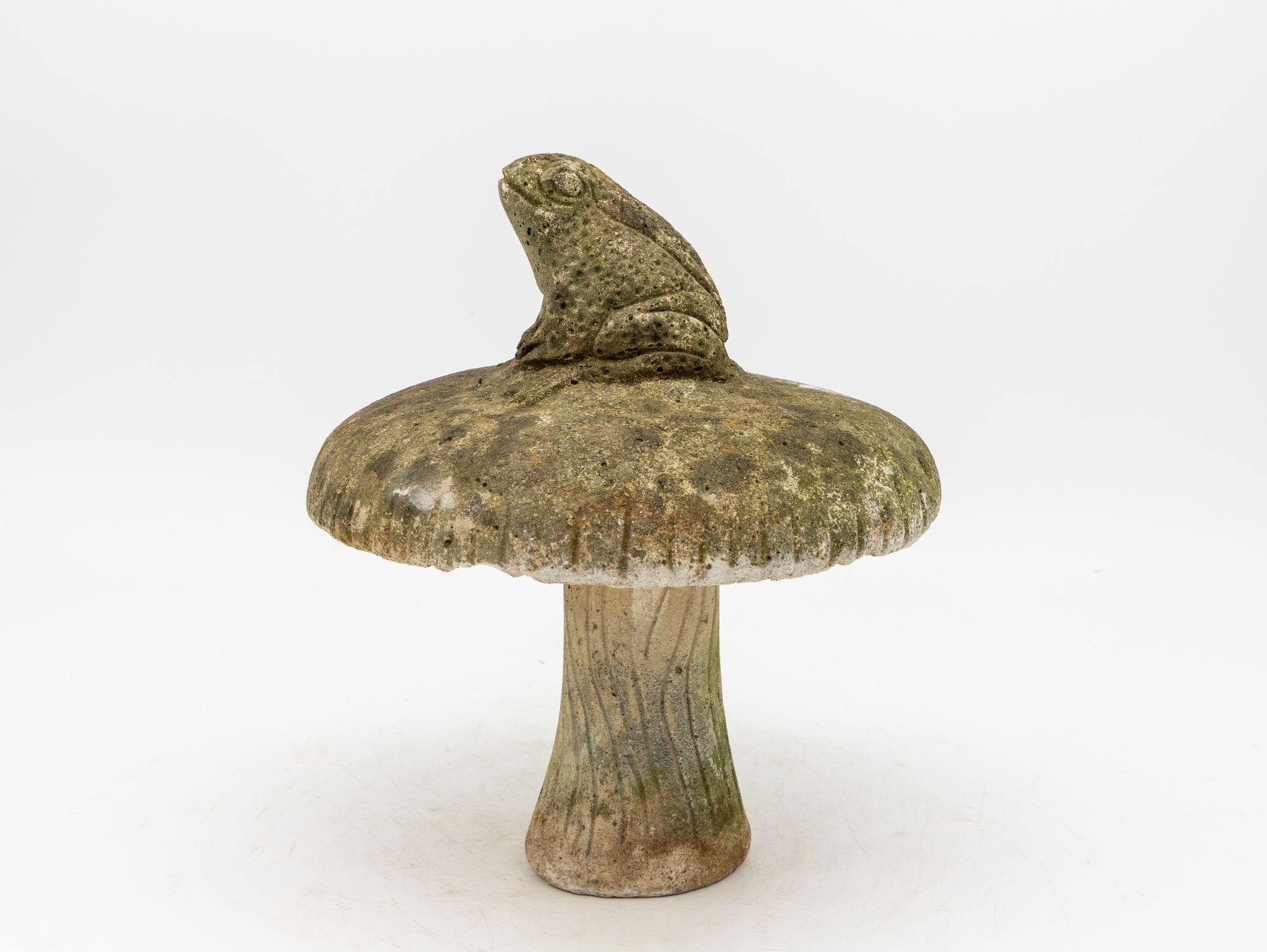 Cast Stone Toadstool Garden Ornament, 20th Century In Good Condition In South Salem, NY
