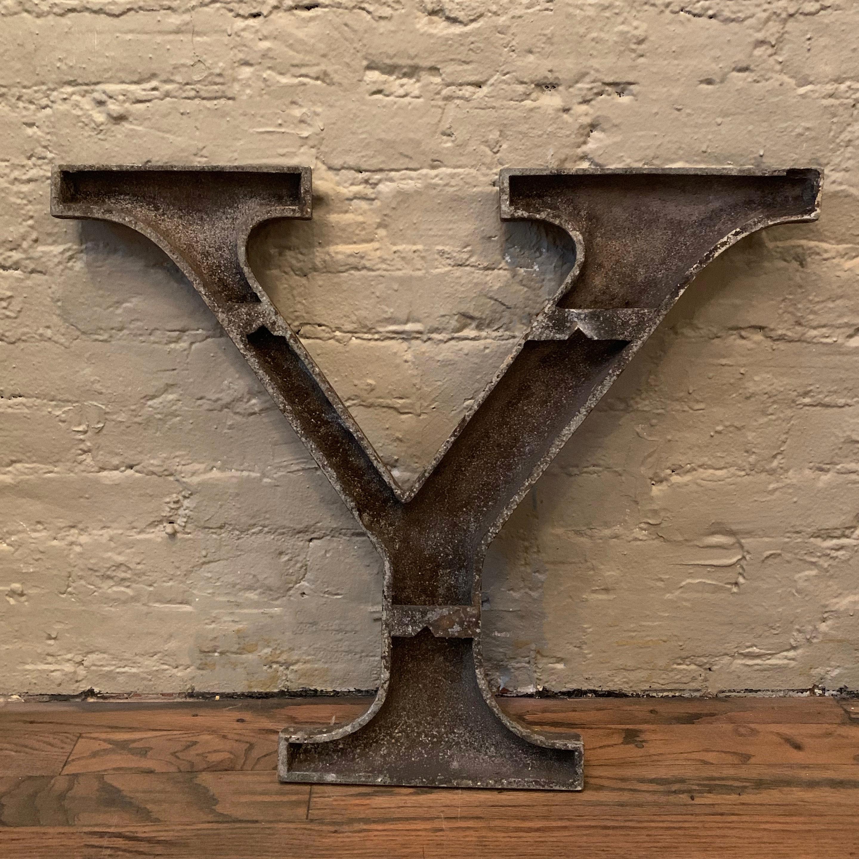 Cast Zinc Aluminum Alloy Gilt Marquee Letter Y In Good Condition In Brooklyn, NY
