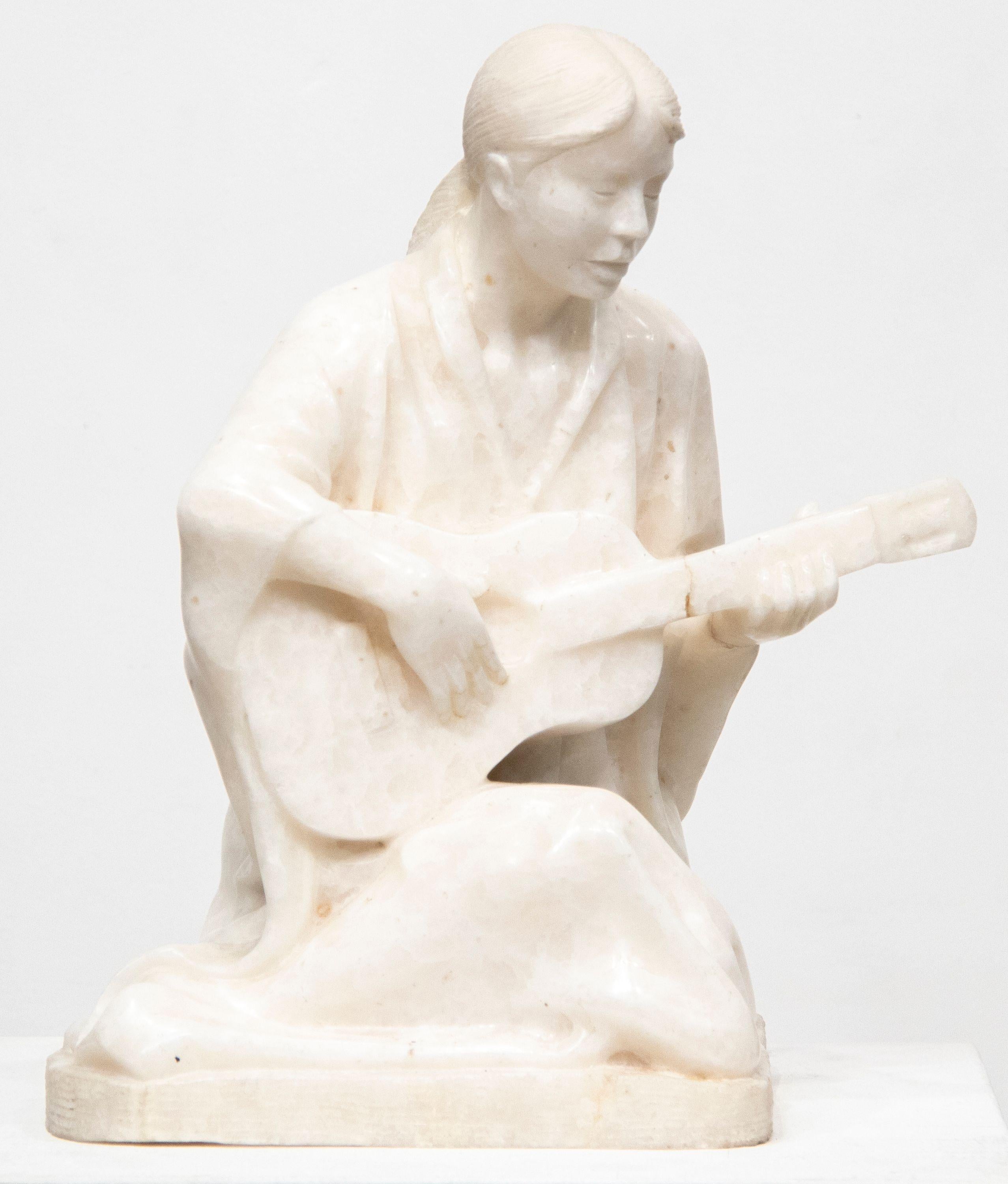 Mujer con Guitarra - Sculpture by CASTANEDA, FELIPE