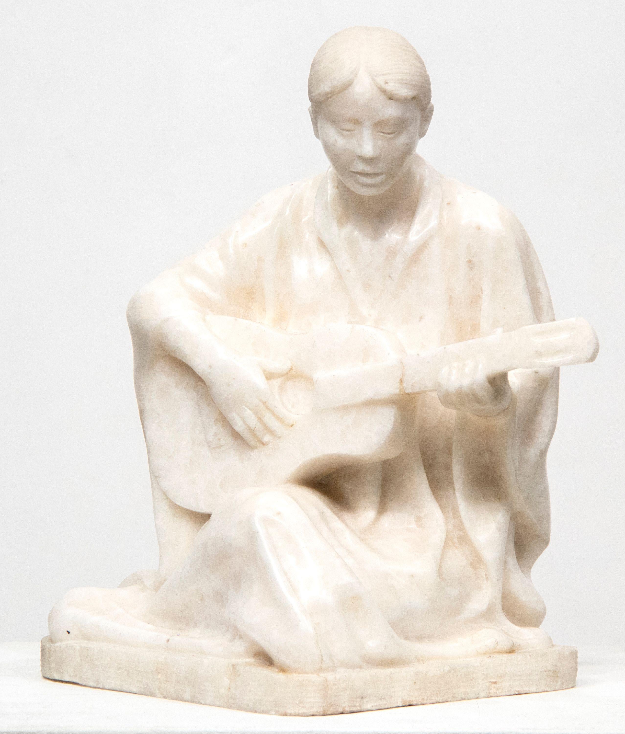 CASTANEDA, FELIPE Figurative Sculpture - Mujer con Guitarra
