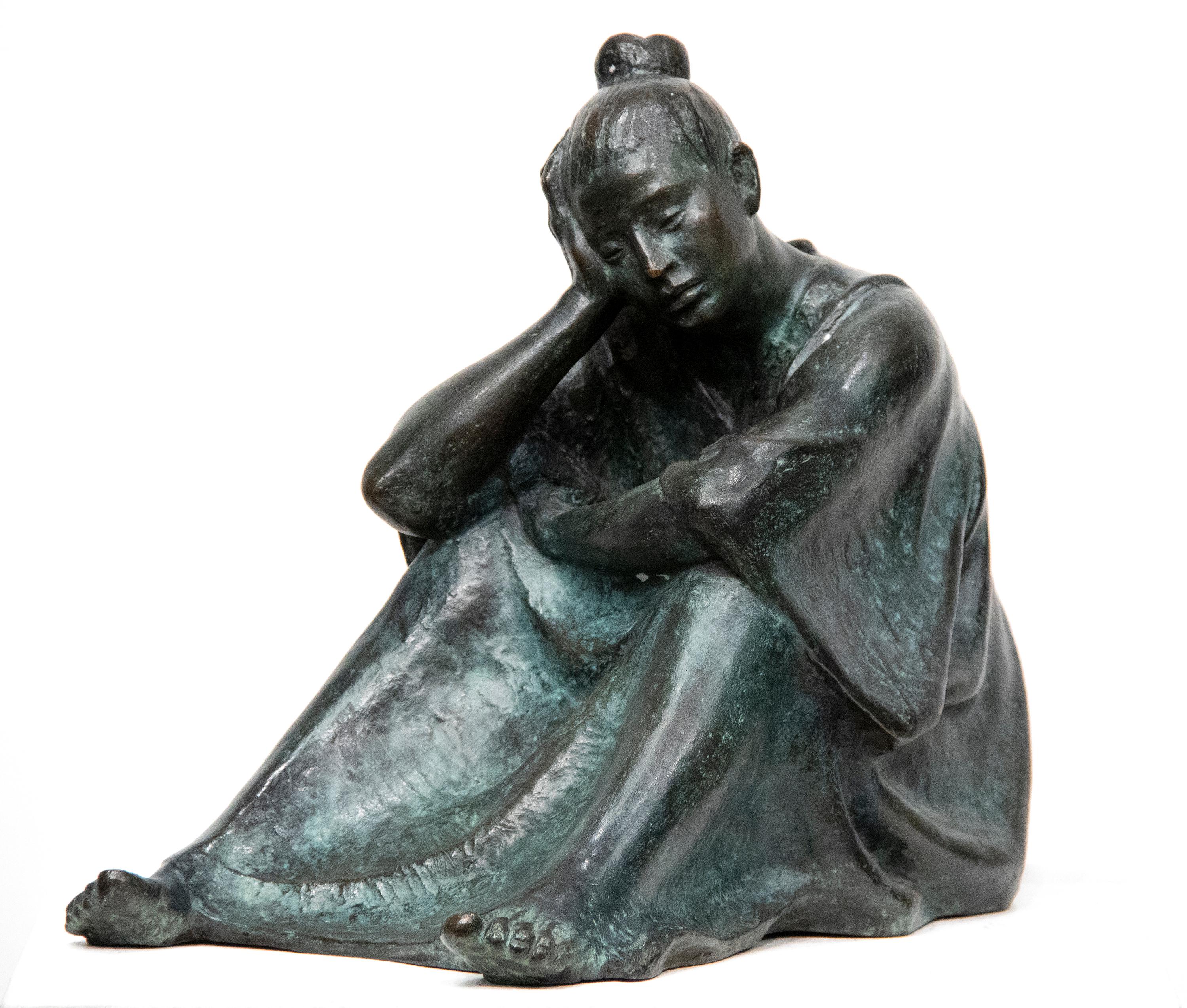 CASTANEDA, FELIPE Figurative Sculpture - Mujer en Reposo