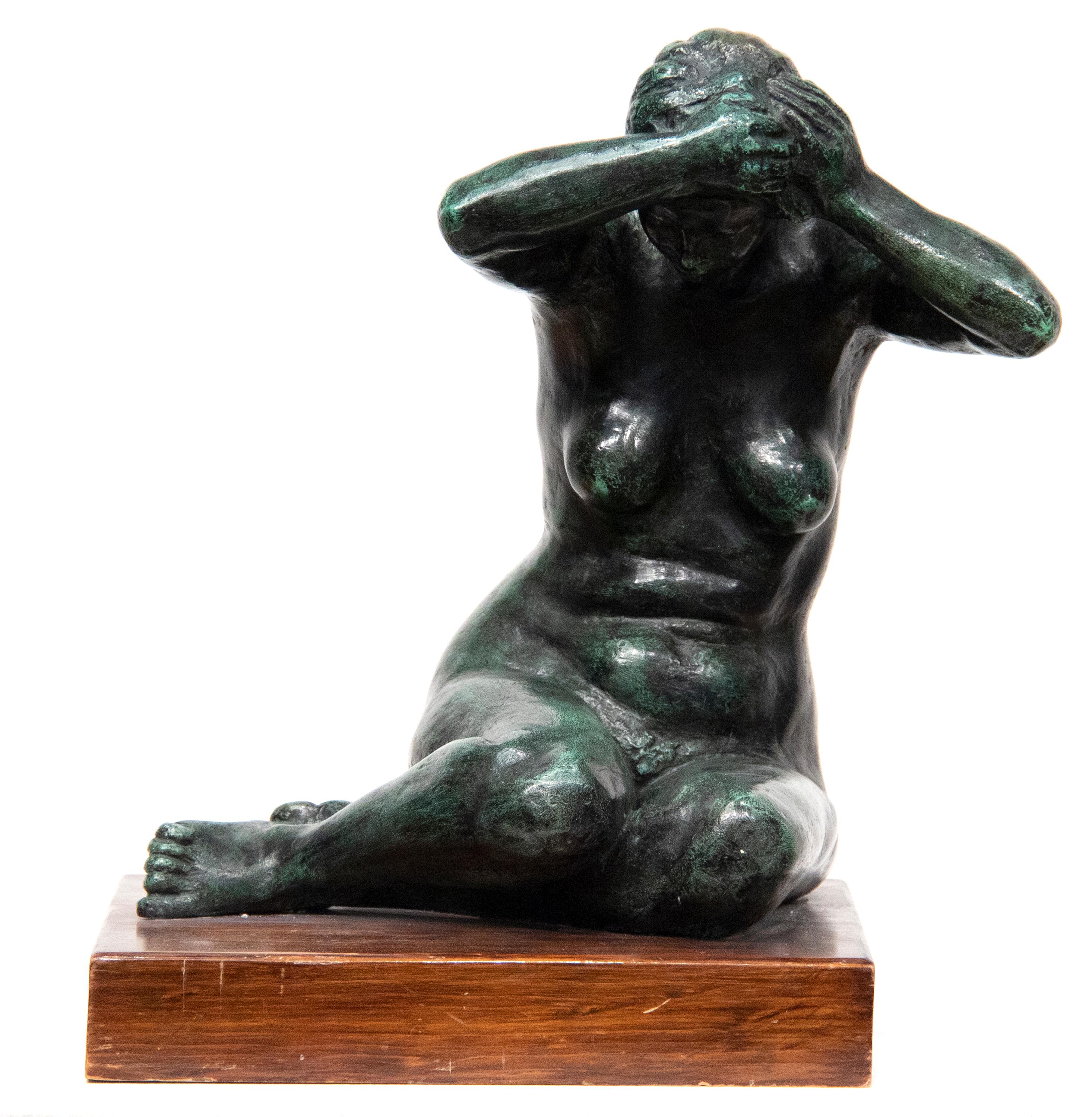 Mujer Peinandose - Sculpture by CASTANEDA, FELIPE