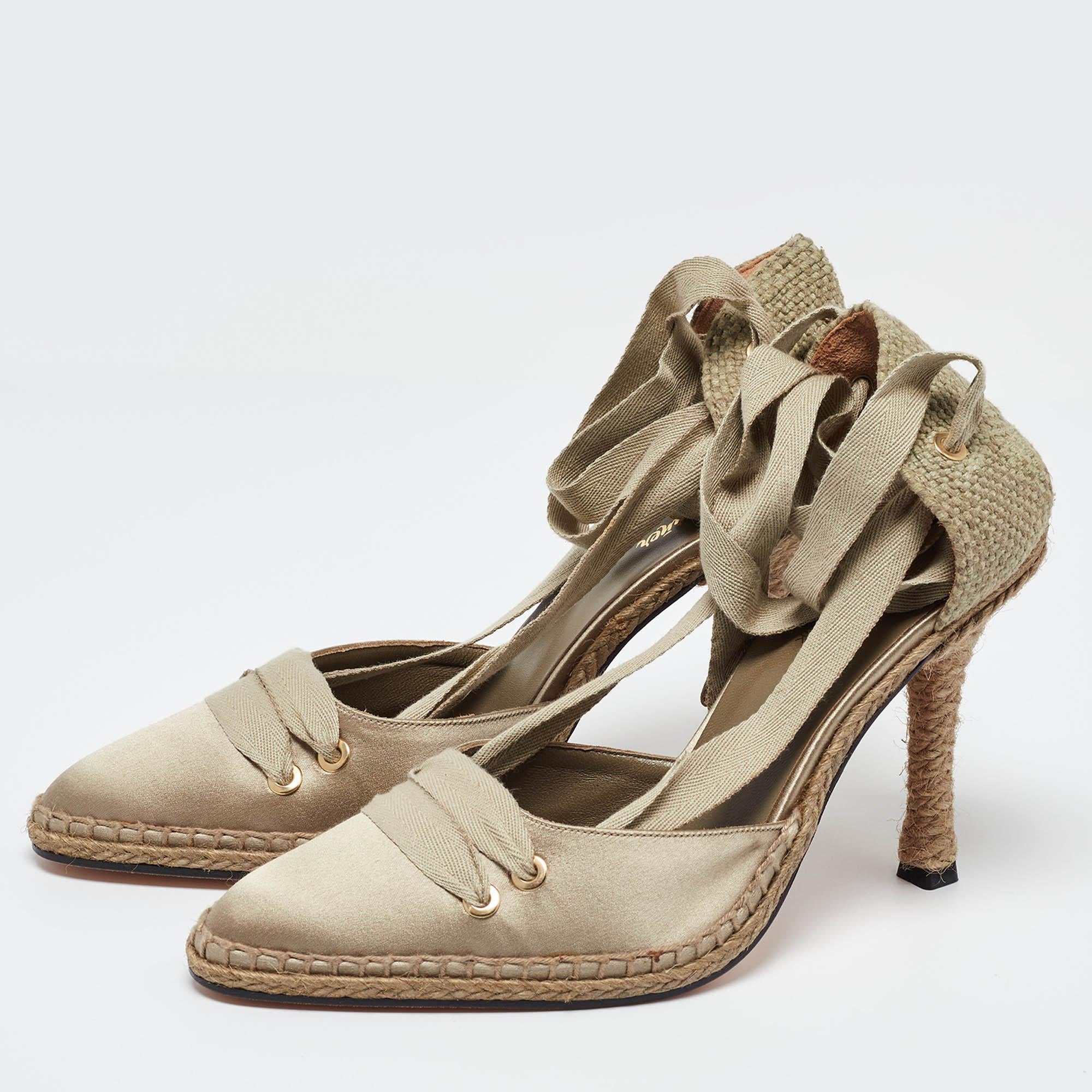 Queste décolleté espadrillas di Castañer by Manolo Blahnik sono perfette per essere abbinate a qualsiasi outfit di tua scelta. Le scarpe sono caratterizzate da punte coperte, finiture espadrillas, avvolgimento della caviglia e tacchi alti. Rimani