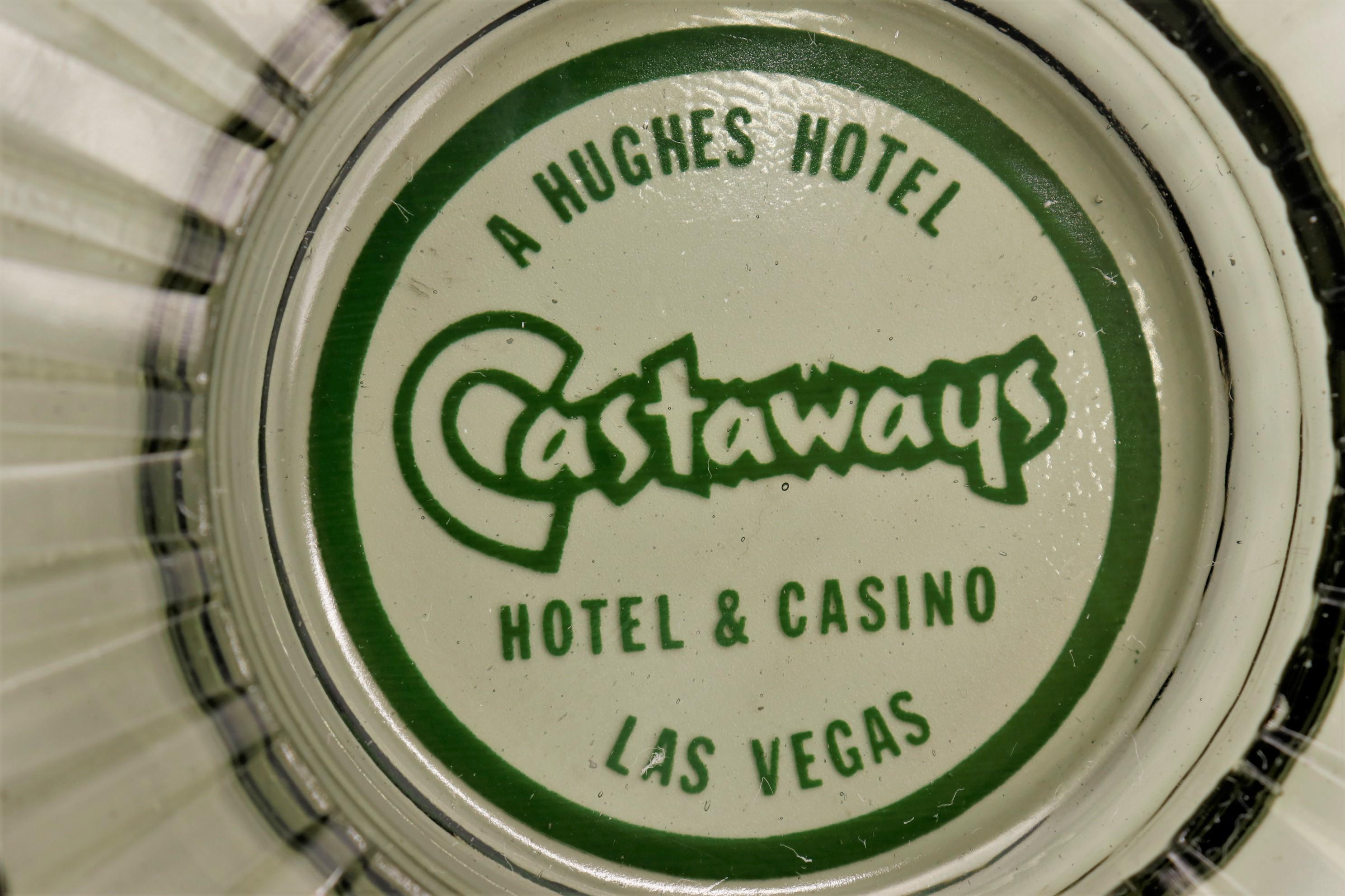 Castaways Hotel Las Vegas Glass Ashtrays - a Pair In Good Condition For Sale In Bradenton, FL