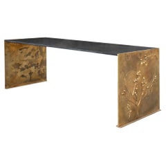Mesa de centro - Ramas de olivo esculpidas en latón con tapa de granito medianoche