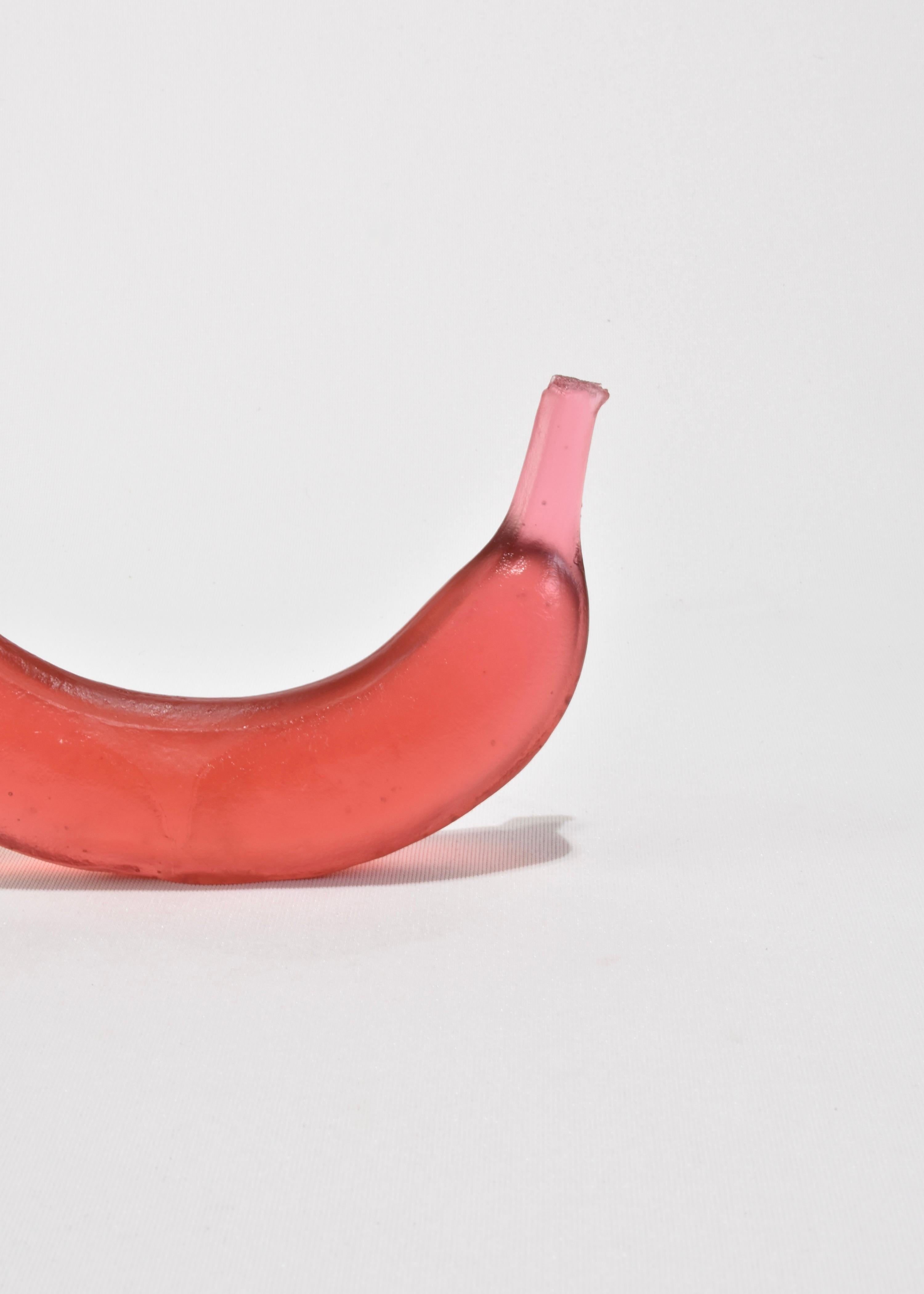 Calco Banana in vetro fuso in rubino in vendita