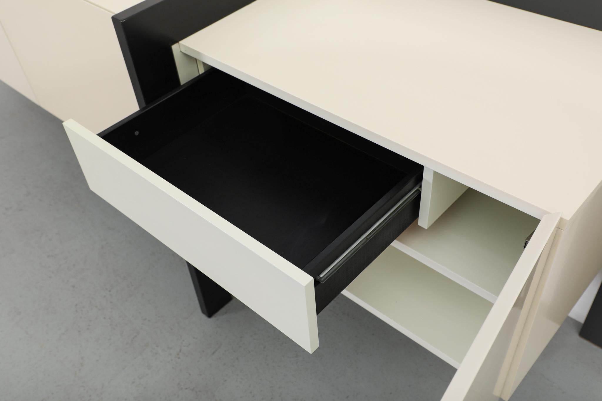 Credenza asimmetrica in bianco e nero di Castelijn, 1987 in vendita 5