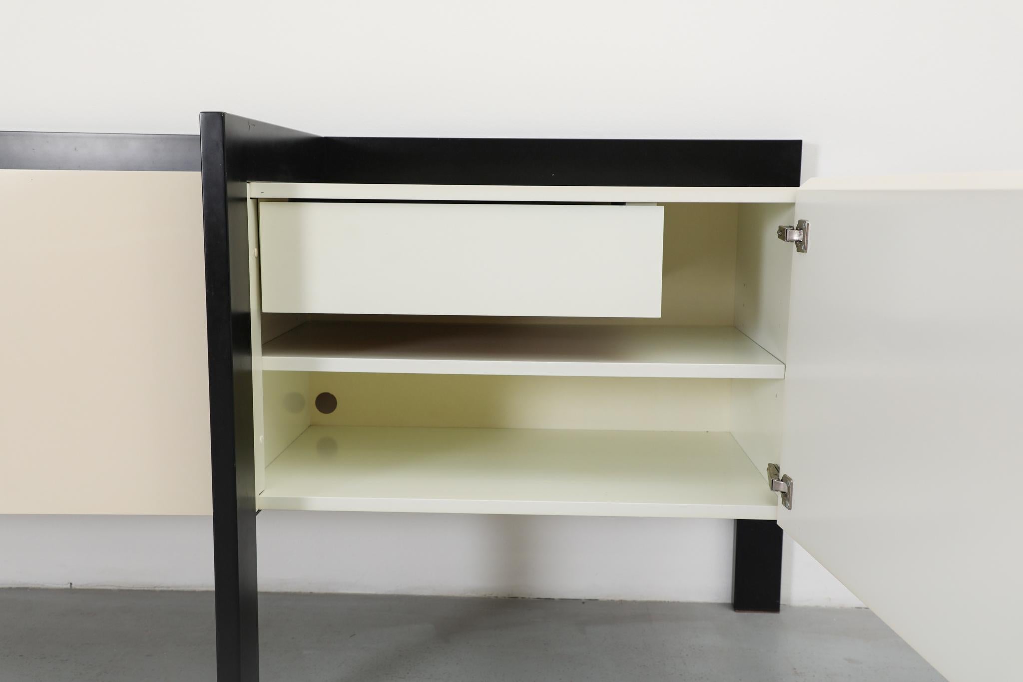 Credenza asimmetrica in bianco e nero di Castelijn, 1987 in vendita 6