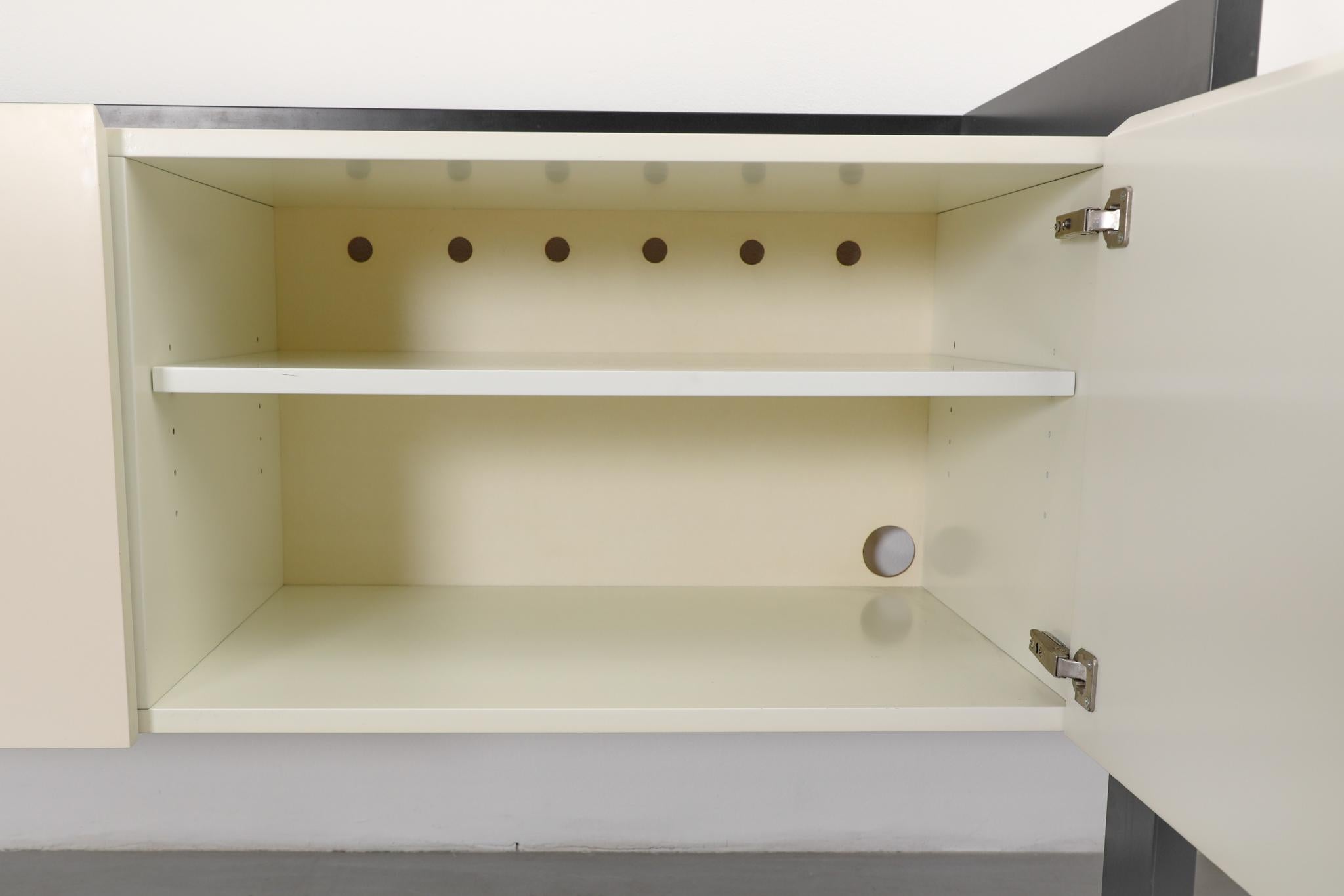 Credenza asimmetrica in bianco e nero di Castelijn, 1987 in vendita 7