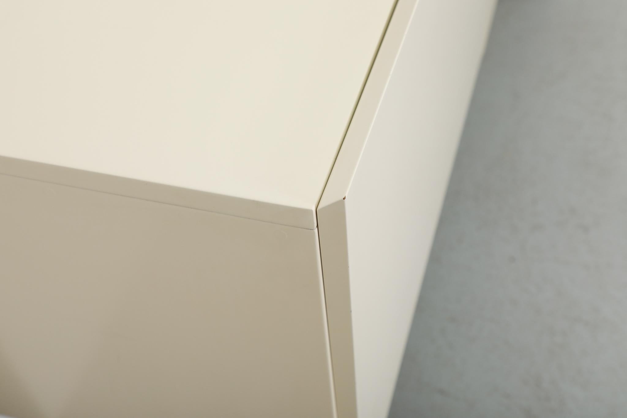 Credenza asimmetrica in bianco e nero di Castelijn, 1987 in vendita 10
