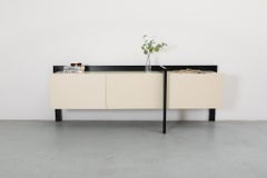 Credenza asimmetrica in bianco e nero di Castelijn, 1987
