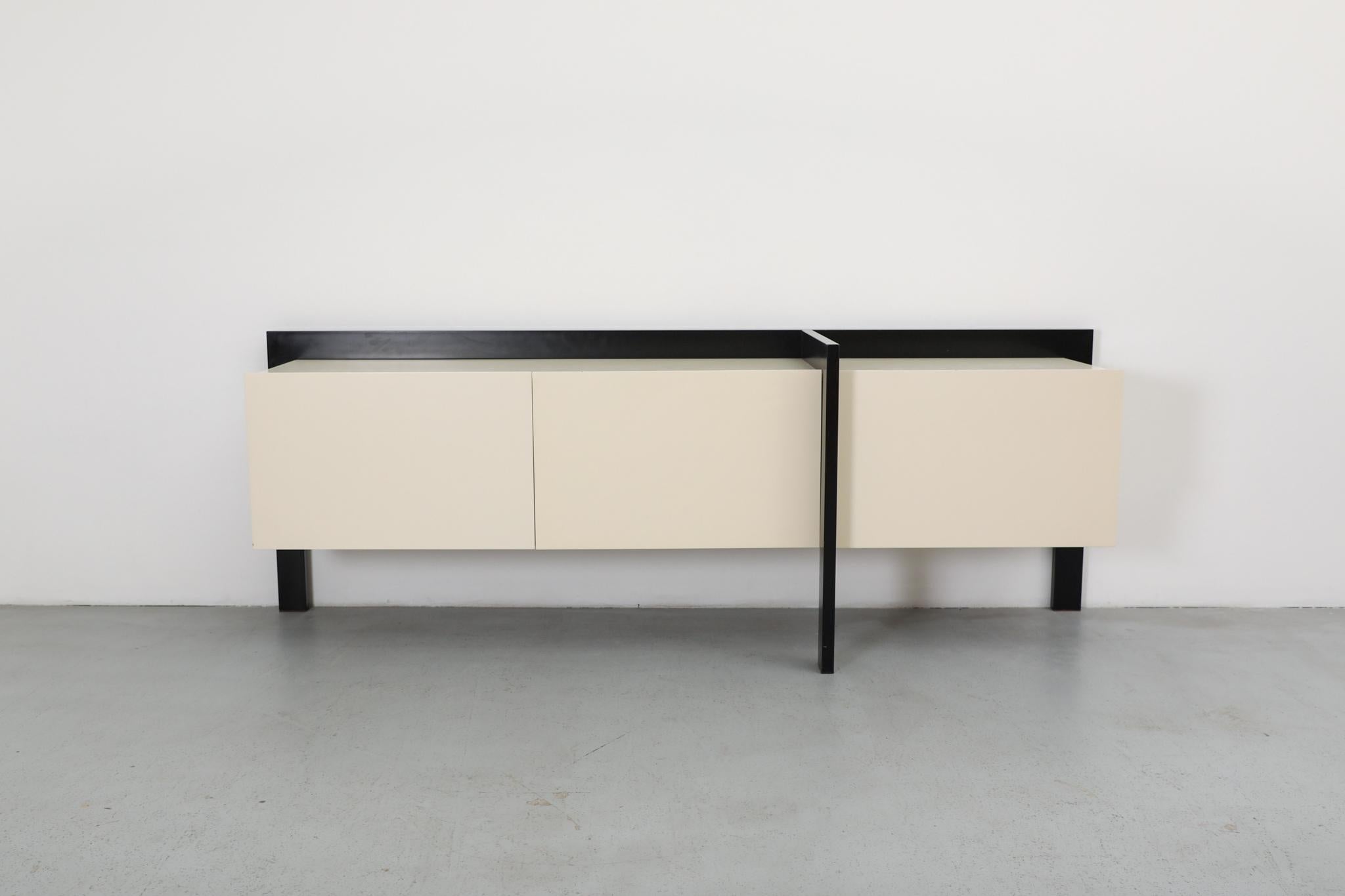Mid-Century moderno Credenza asimmetrica in bianco e nero di Castelijn, 1987 in vendita