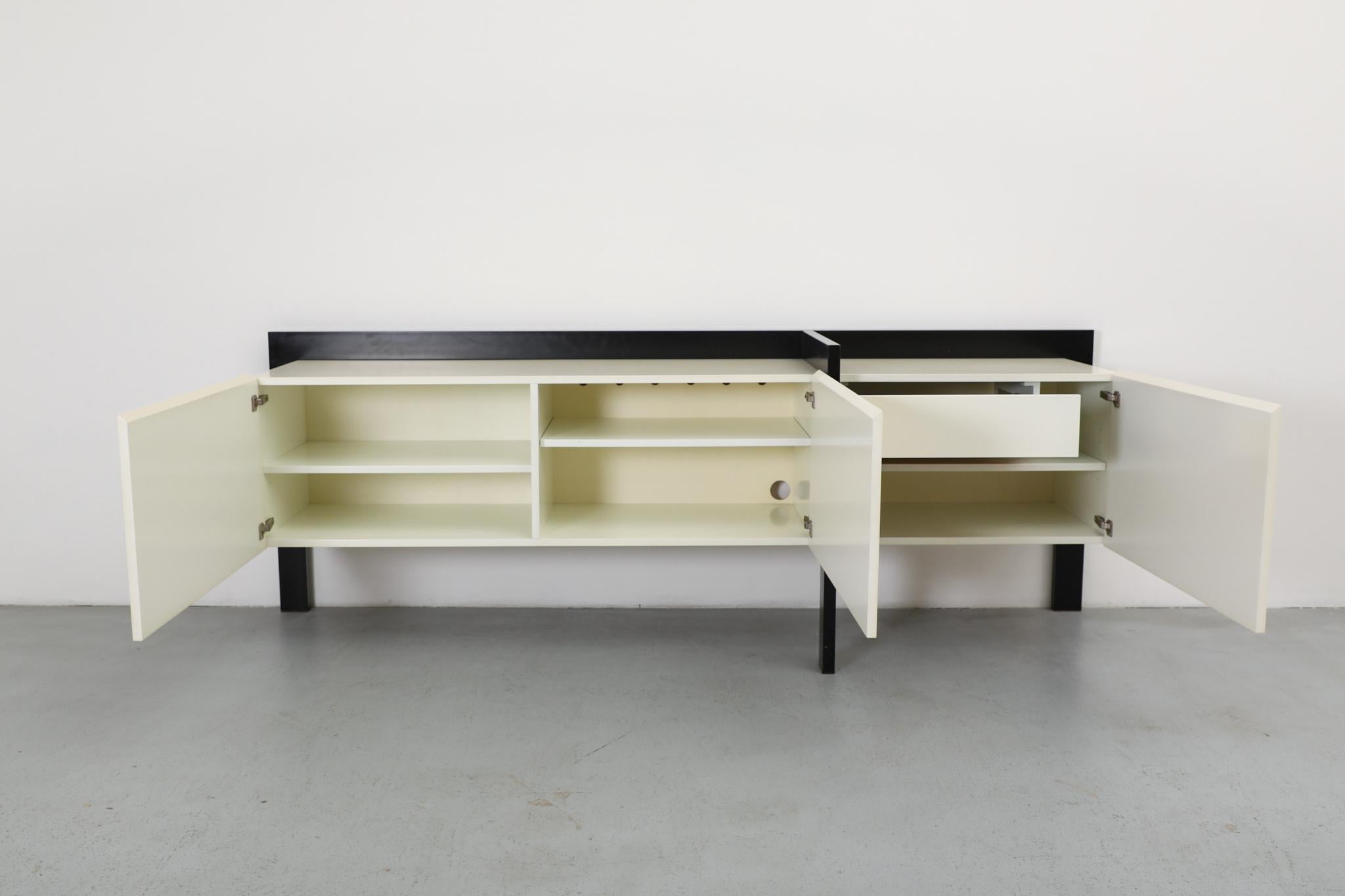 Olandese Credenza asimmetrica in bianco e nero di Castelijn, 1987 in vendita