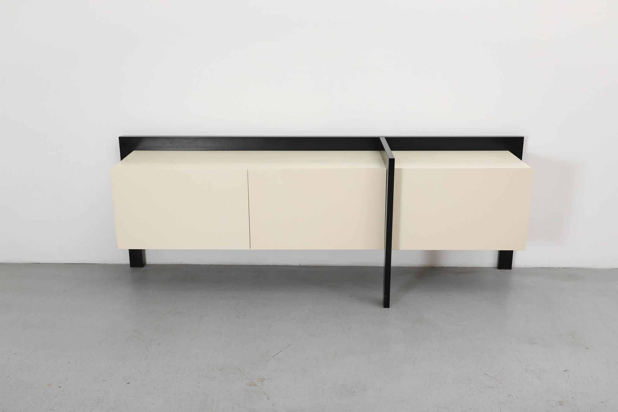 Smaltato Credenza asimmetrica in bianco e nero di Castelijn, 1987 in vendita
