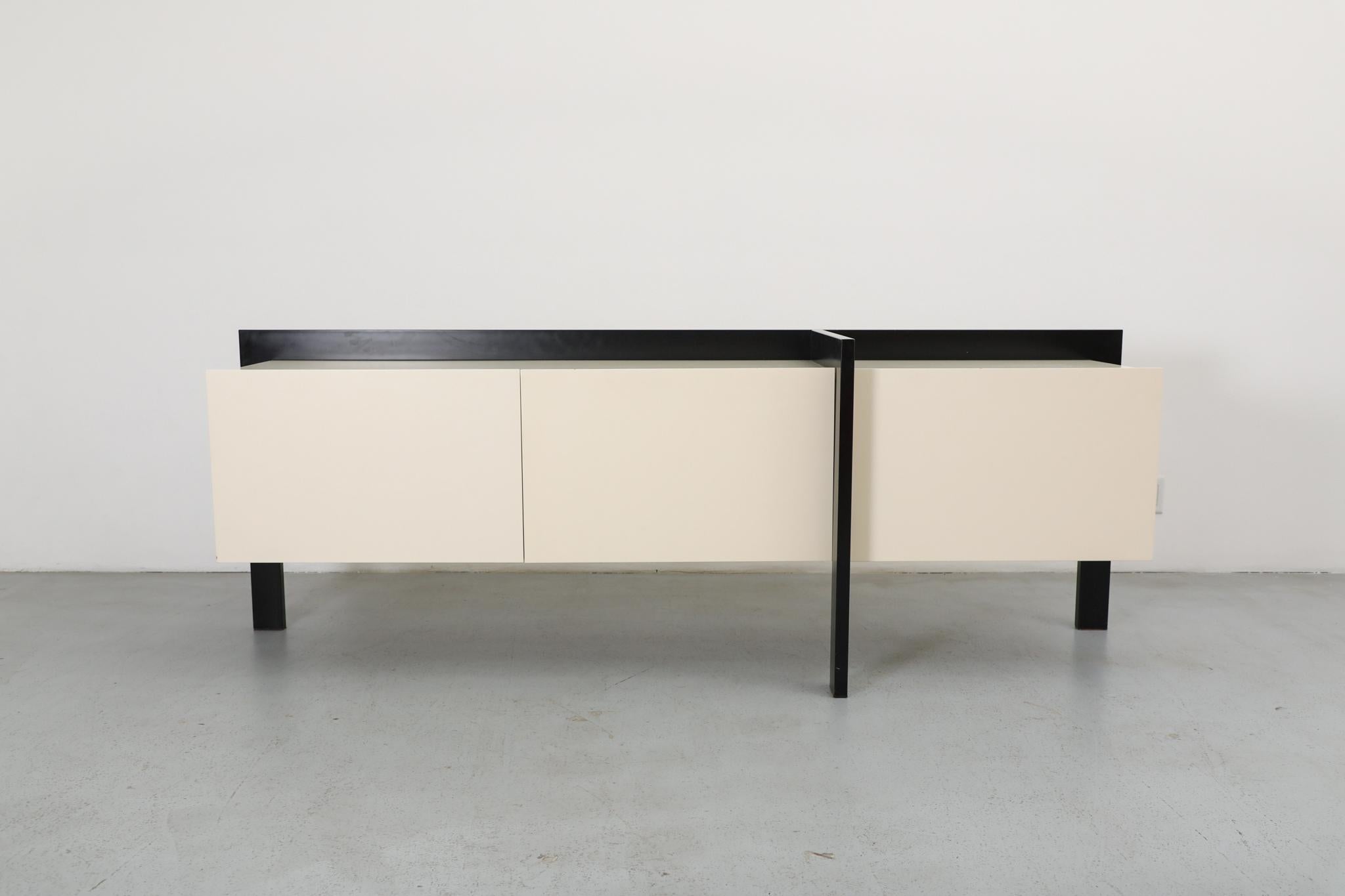Fine XX secolo Credenza asimmetrica in bianco e nero di Castelijn, 1987 in vendita