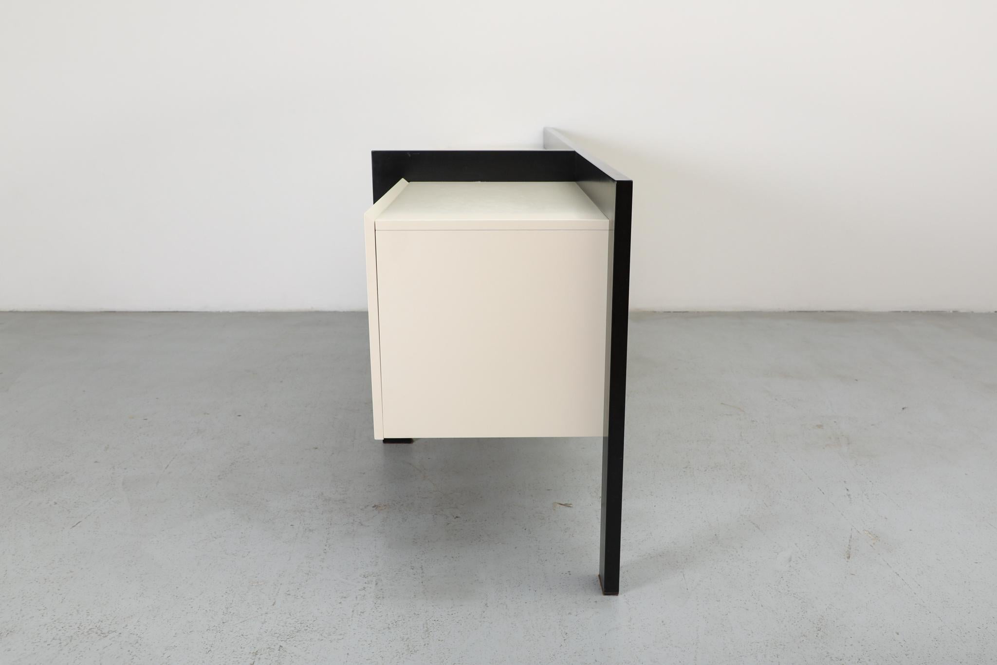 Credenza asimmetrica in bianco e nero di Castelijn, 1987 in vendita 1