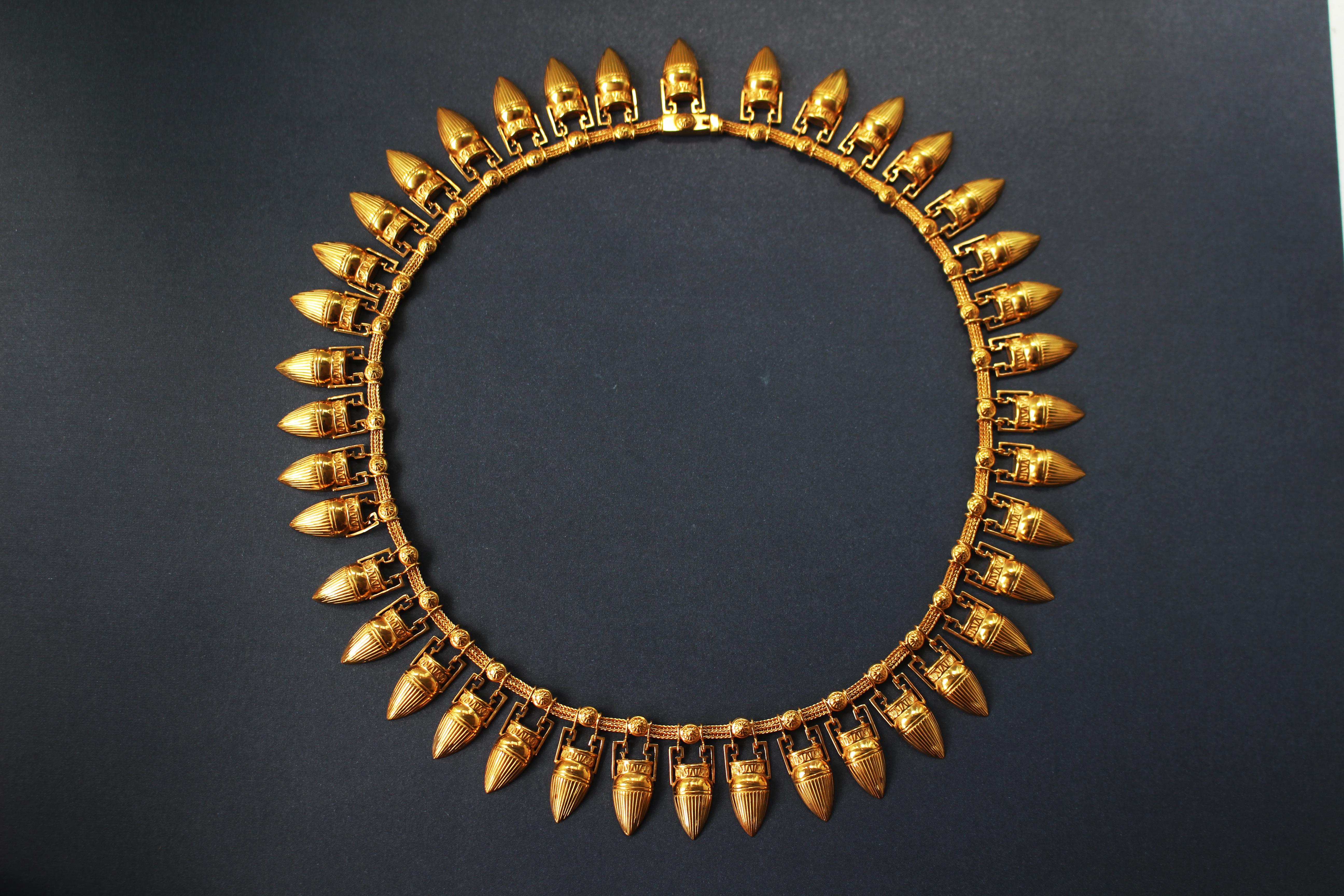 Etruscan Revival Castellani 18kt Gold Amphora Necklace For Sale