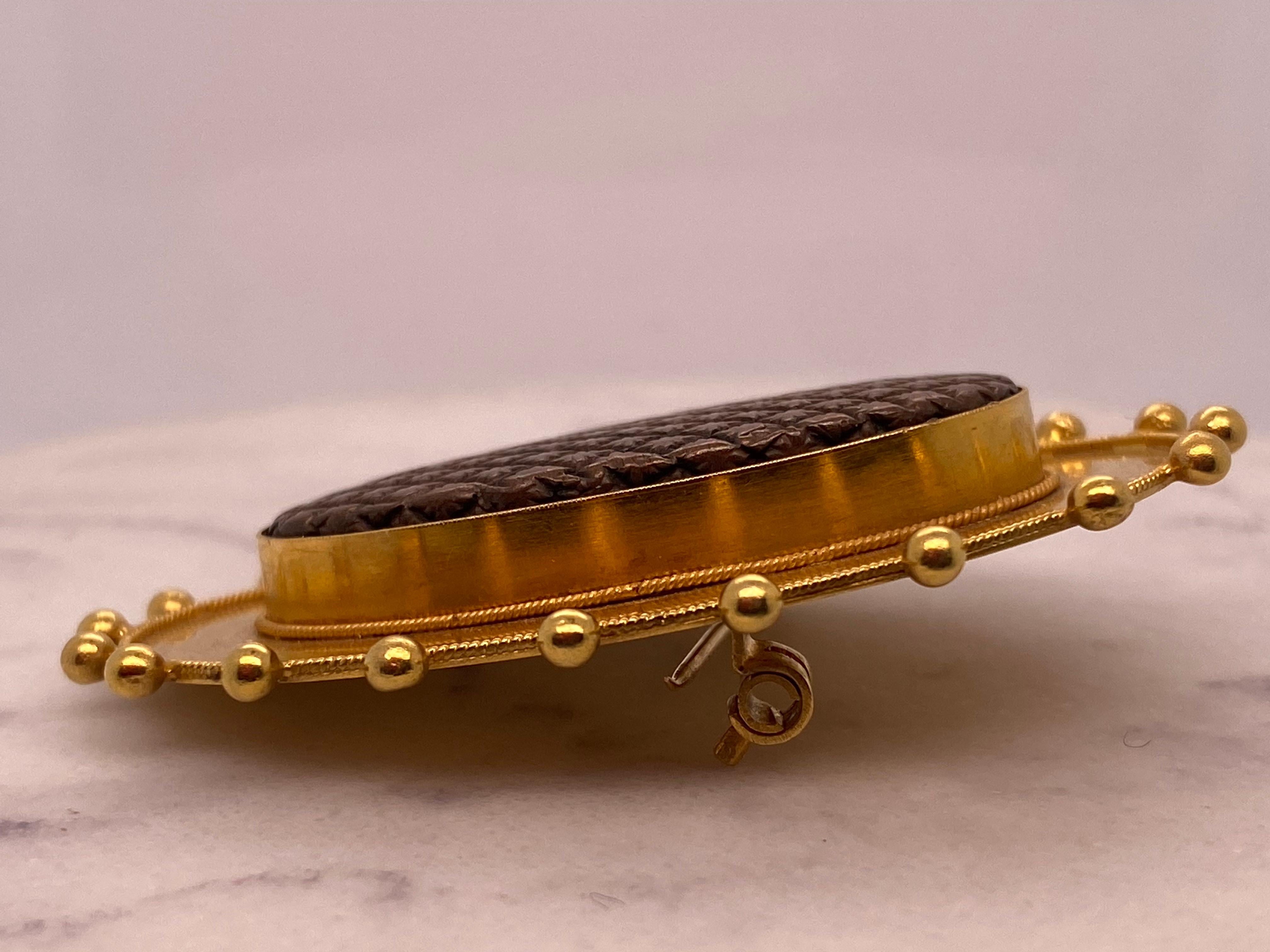 Broche de oro de 15 quilates Shakudo Castellani del siglo XIX en Nuevo estado para la venta en New York, NY
