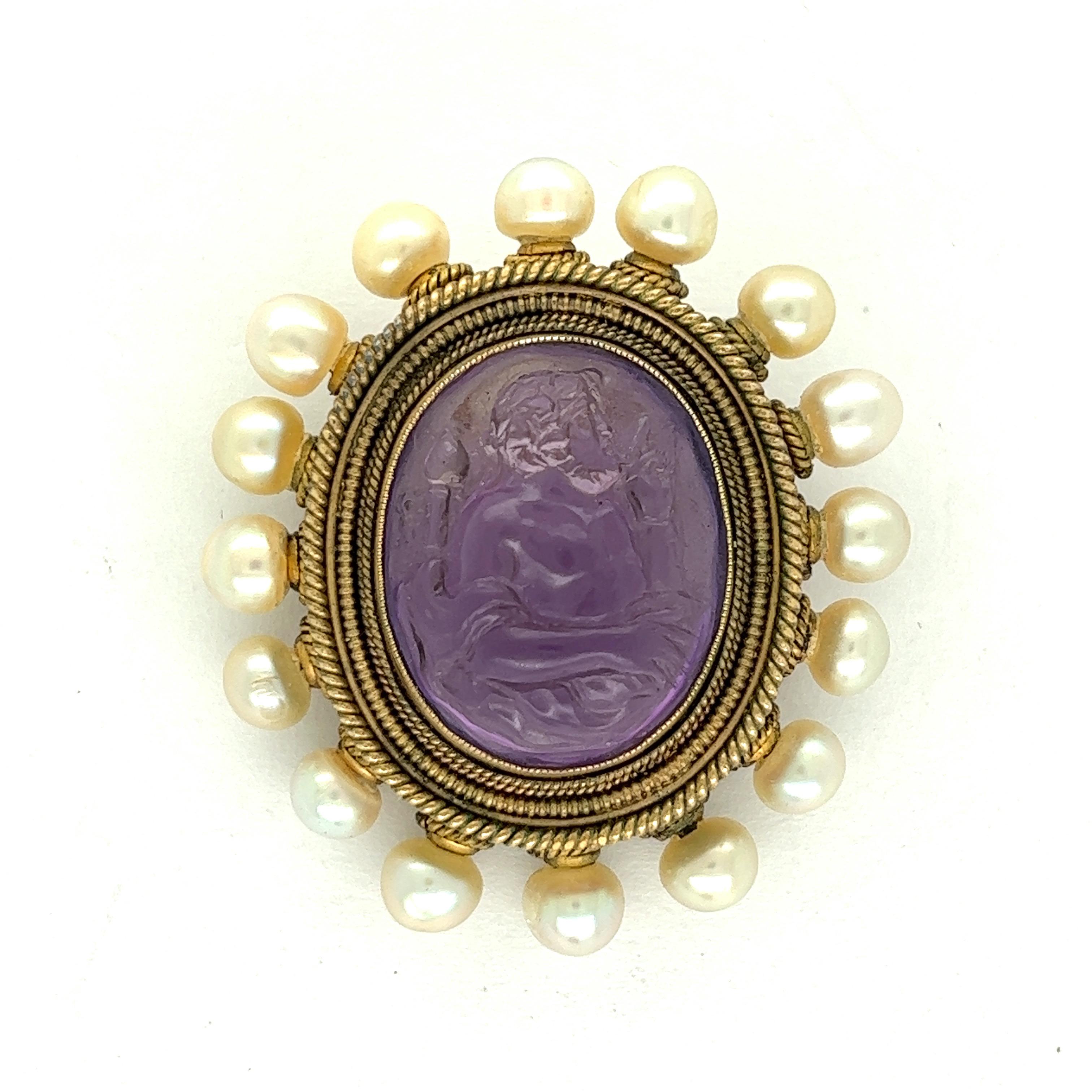 Castellani Amethyst Cameo Pearl Oval 18k Gold Brooch In Good Condition For Sale In New York, NY