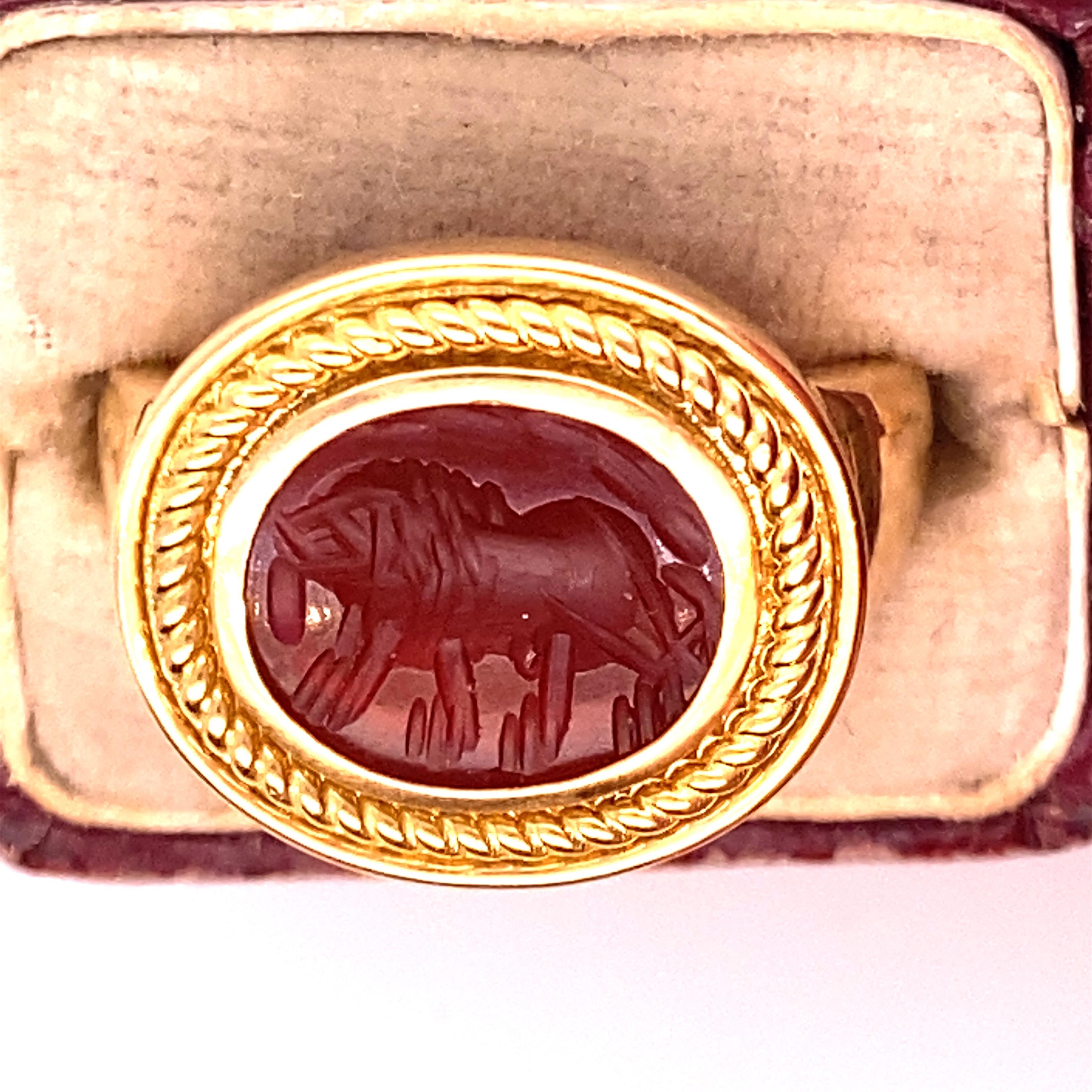 Castellani Antiker 18 Karat Goldring mit Karneol-Löwen-Intaglio aus dem 3. bis 7. Jahrhundert (Neoetruskisch) im Angebot