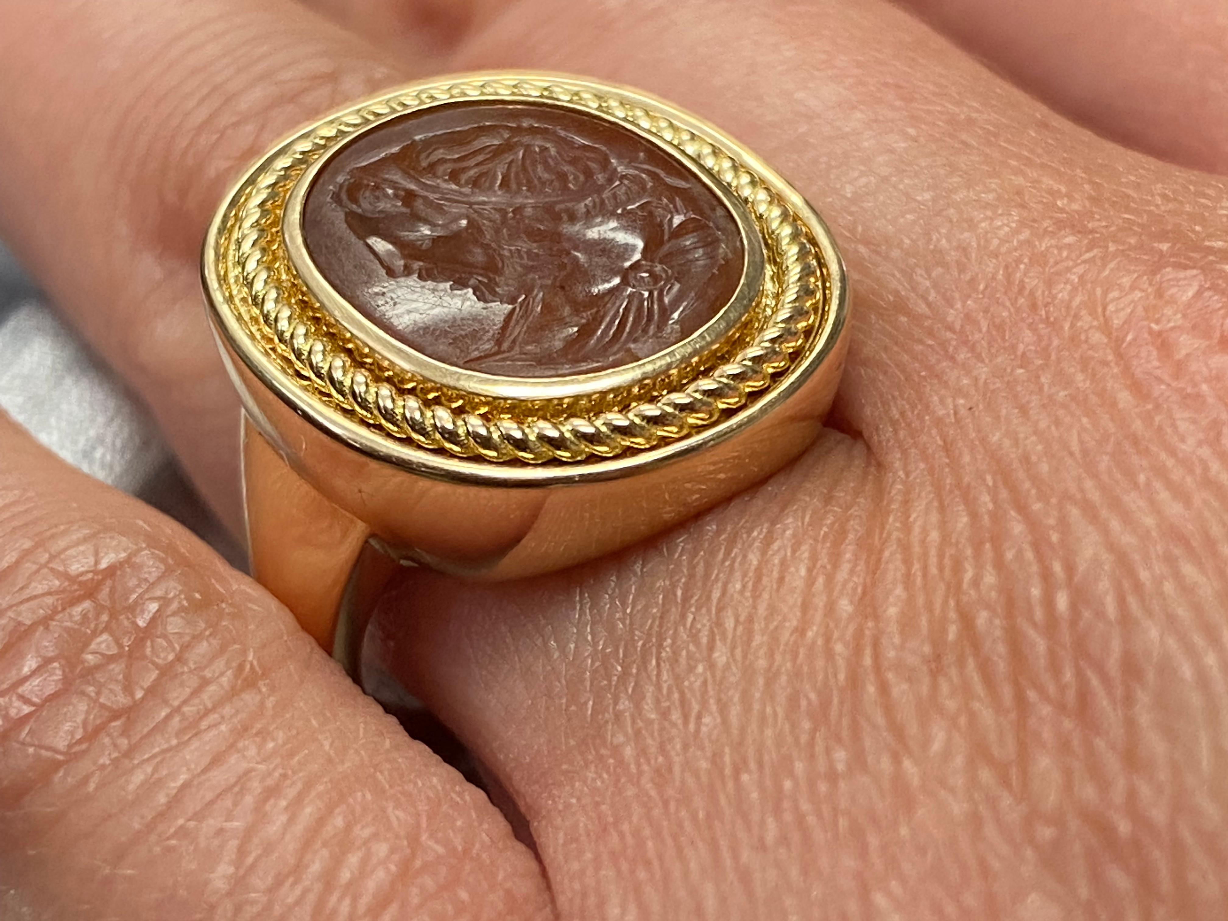 Castellani Antiker Ring aus 18 Karat Gold mit Karneol-Intaglio aus dem 7. Jahrhundert (Neoetruskisch) im Angebot