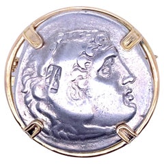Castellani Broche « Alexander the Great Coin » en or 18 carats et argent ancien