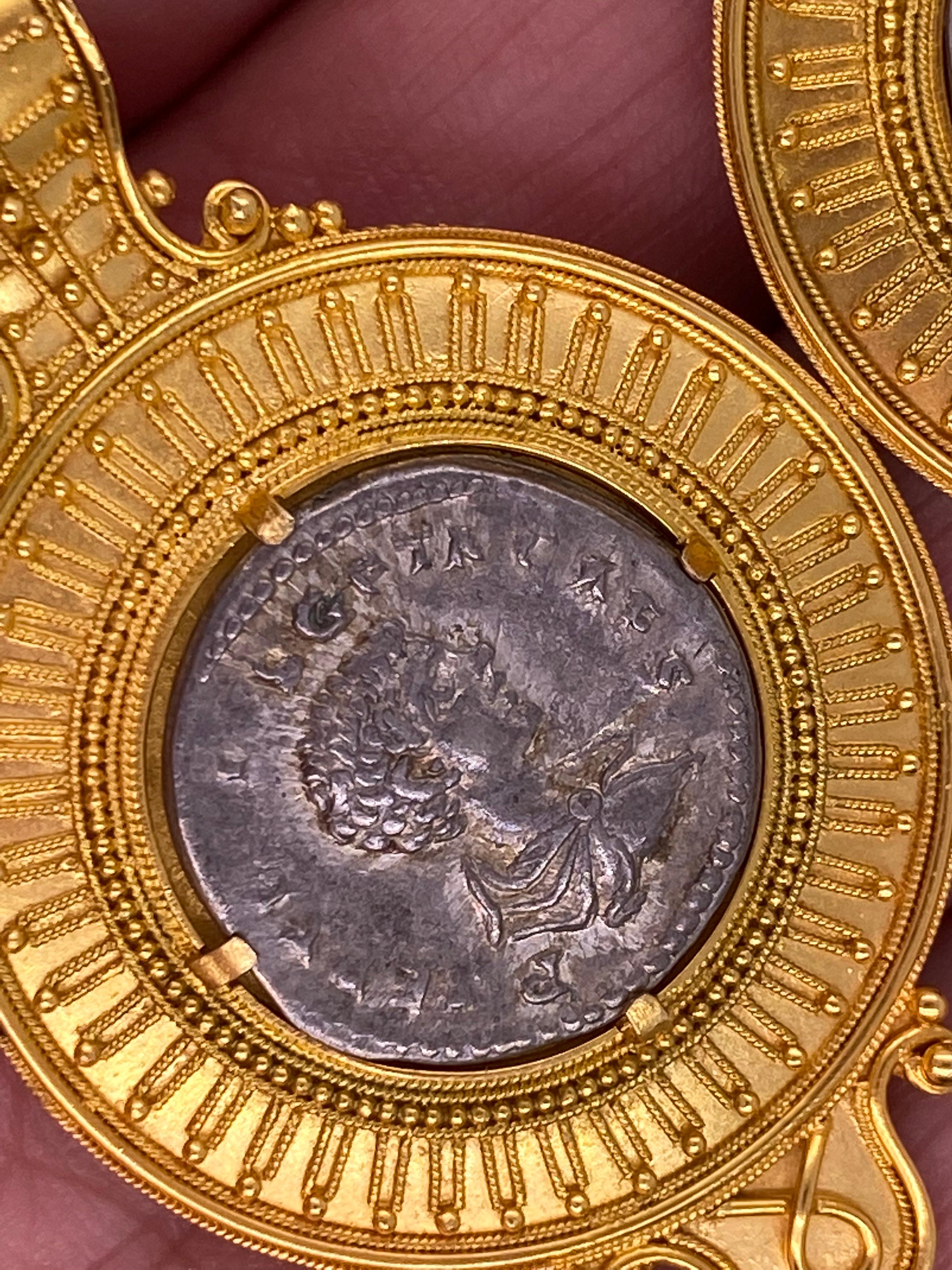 Castellani Pièces de monnaie grecques en argent circa 300BCE Boucles d'oreilles Bulla en or 15kt  en vente 3