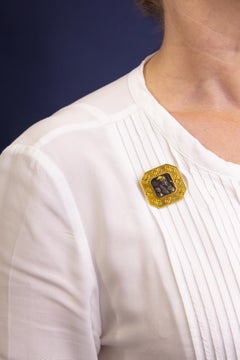 Castellani Brooch in 15 Karat Gold with Shakudo Plaque